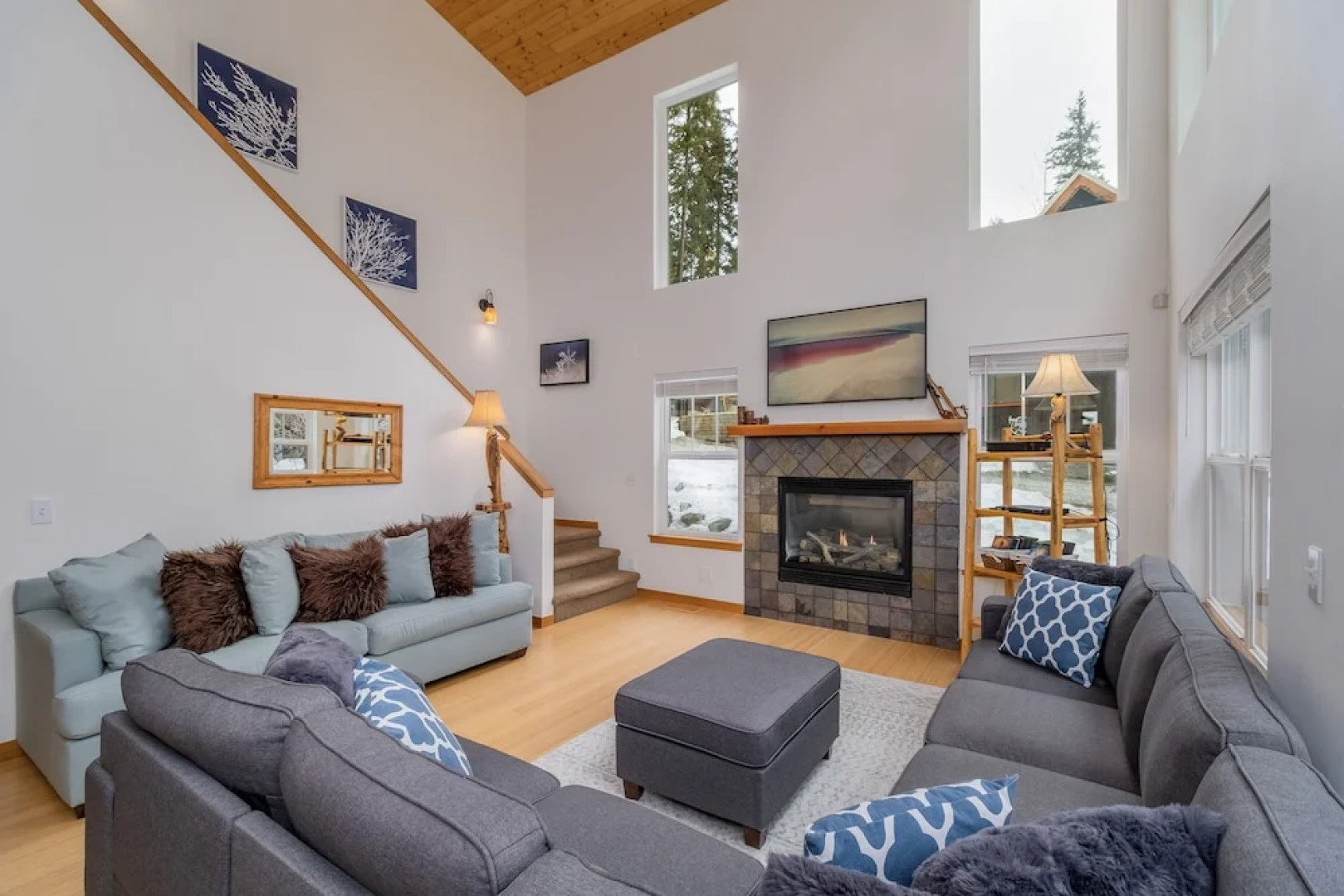 Just Plain Getaway 3 Bedroom Home by NW Comfy Cabins by RedAwning