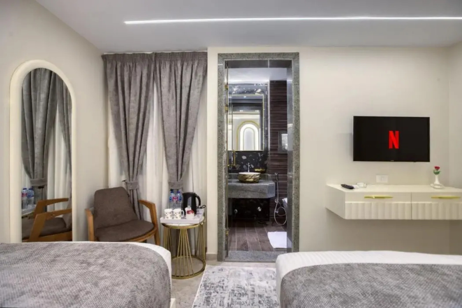 Pyramids Plateau Inn