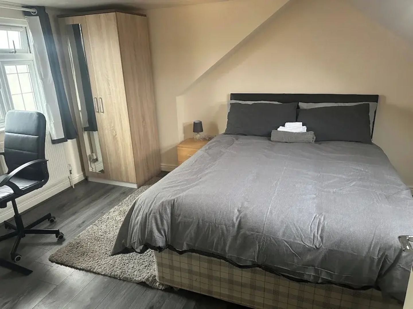 Spacious 4bed Home Near Woking Attractions&nature