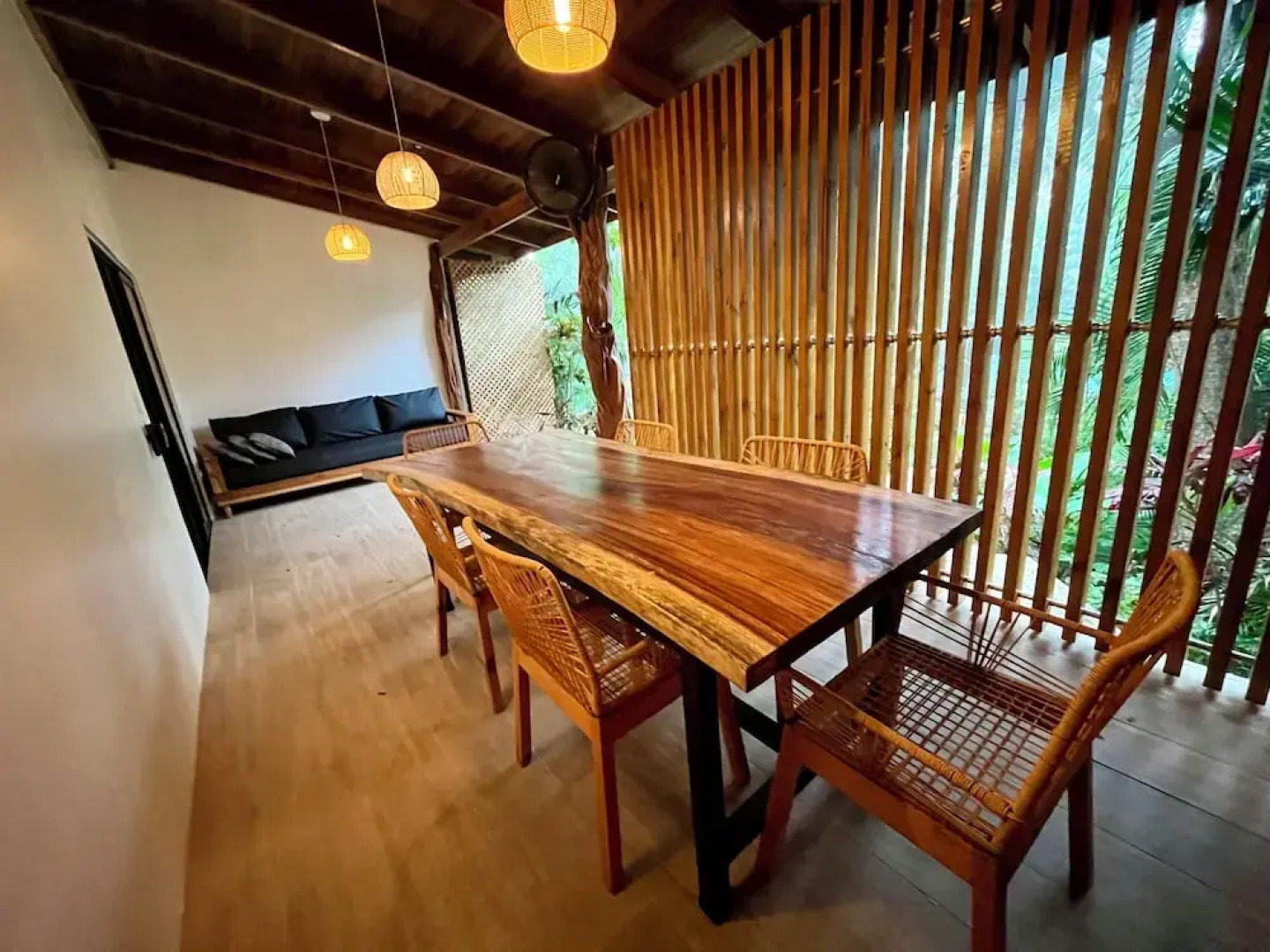 Makanas Beach Bungalows