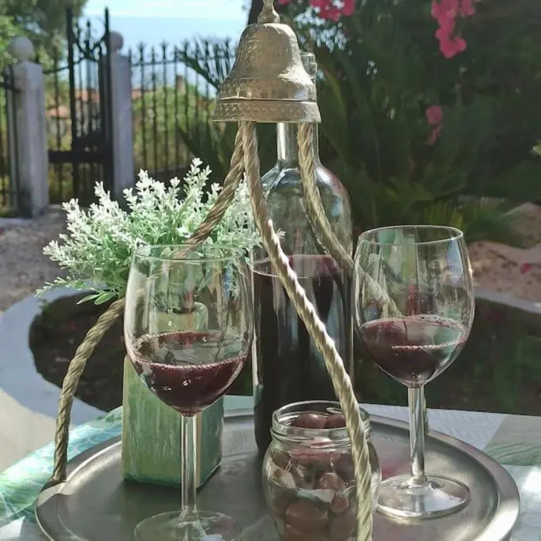 Seaview Mini Villa with Private Pool - 200 metres from the beach