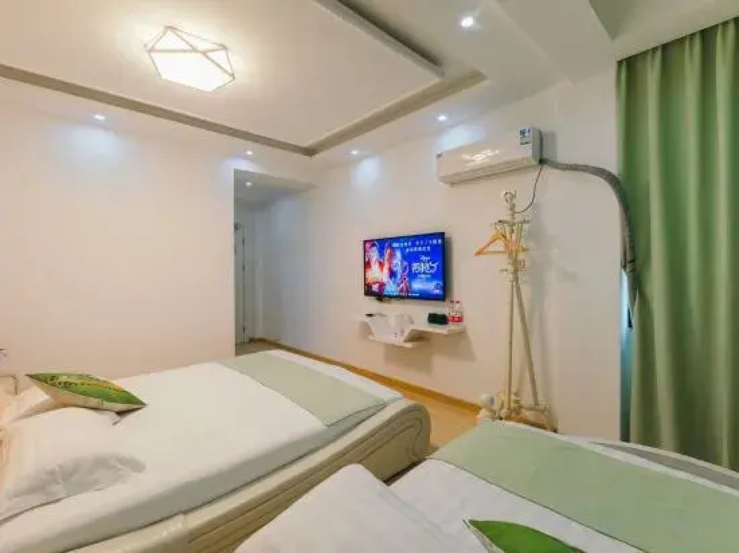 Sizhilian Homestay (Wuzhen Xizha Scenic Area)