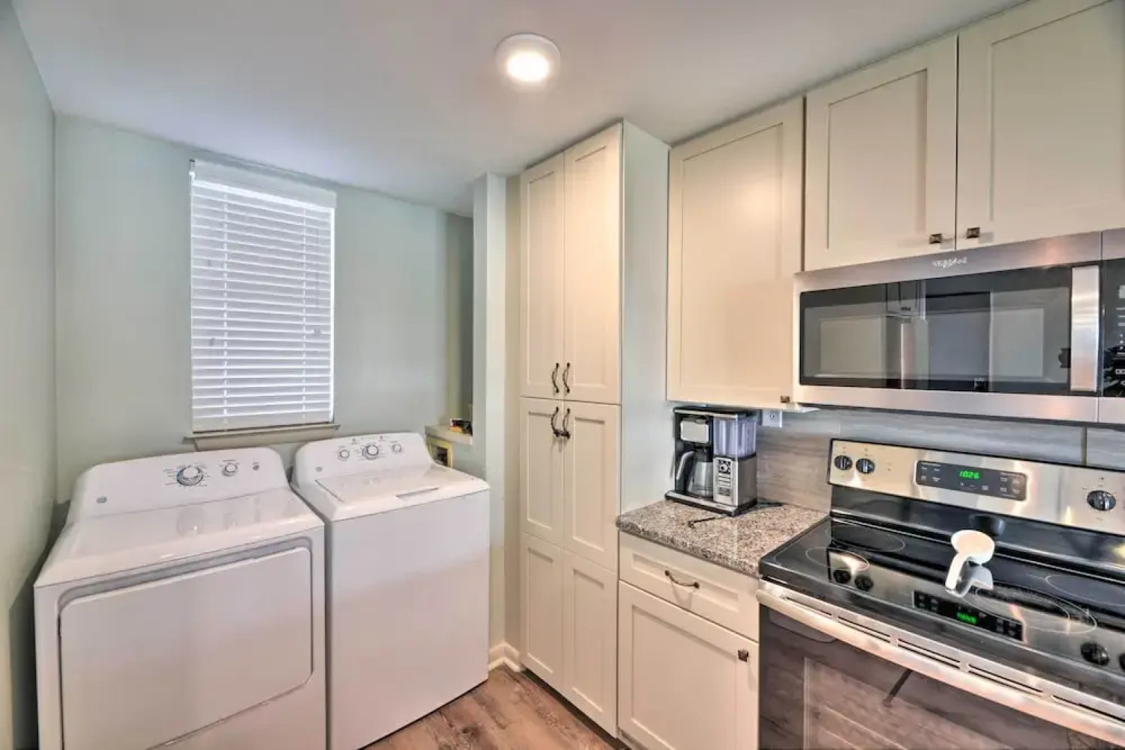 Summer Winds Resort Condo w/ Ocean Views!