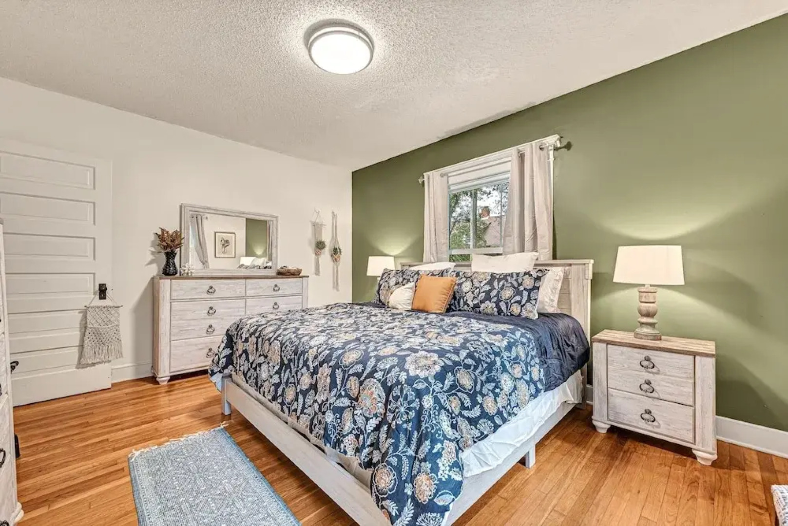 Madison Manor 4 Bedroom Bungalow by Redawning