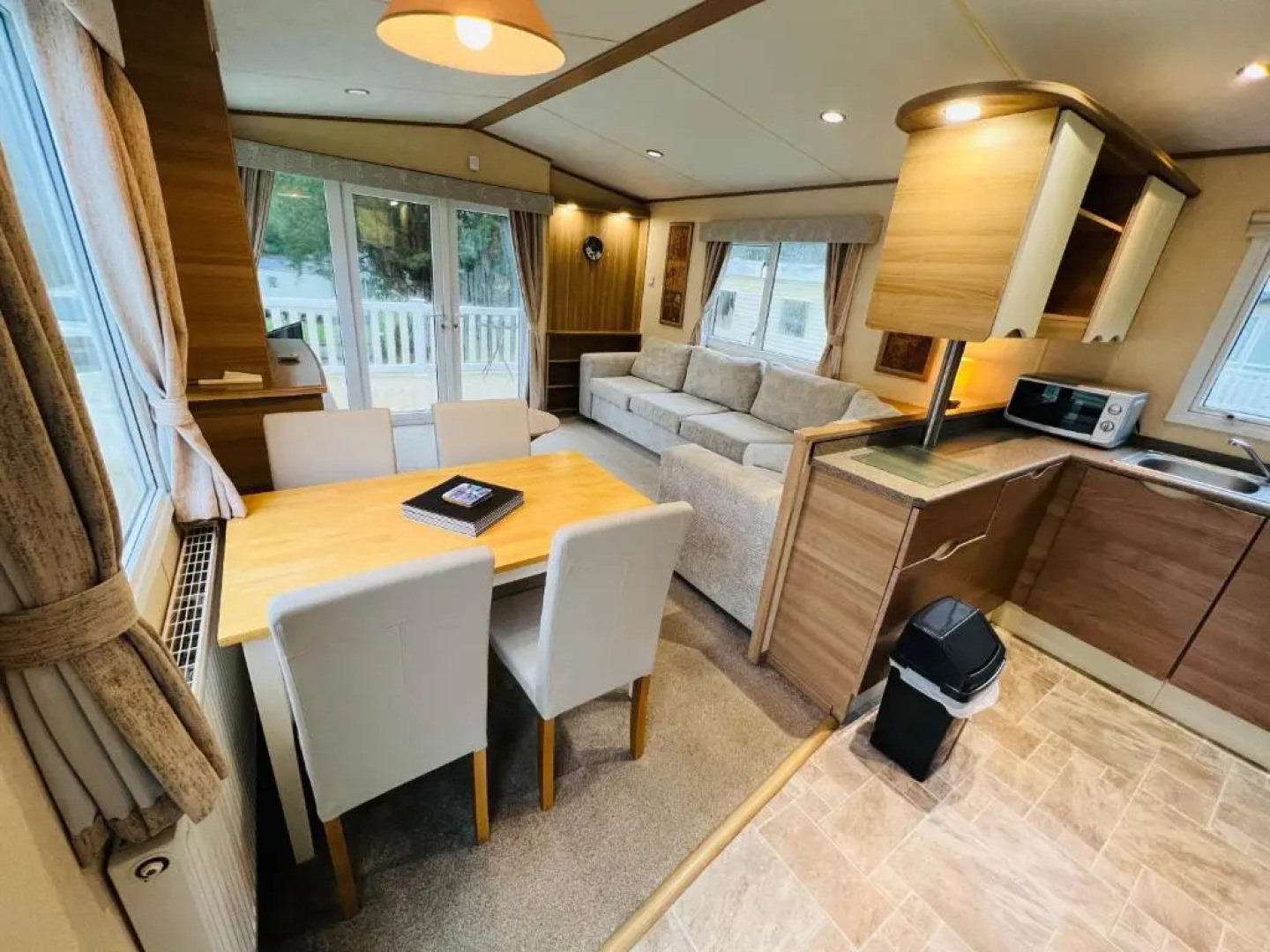 Luxury 2 Bedroom Caravan LG13, Shanklin, Isle of Wight