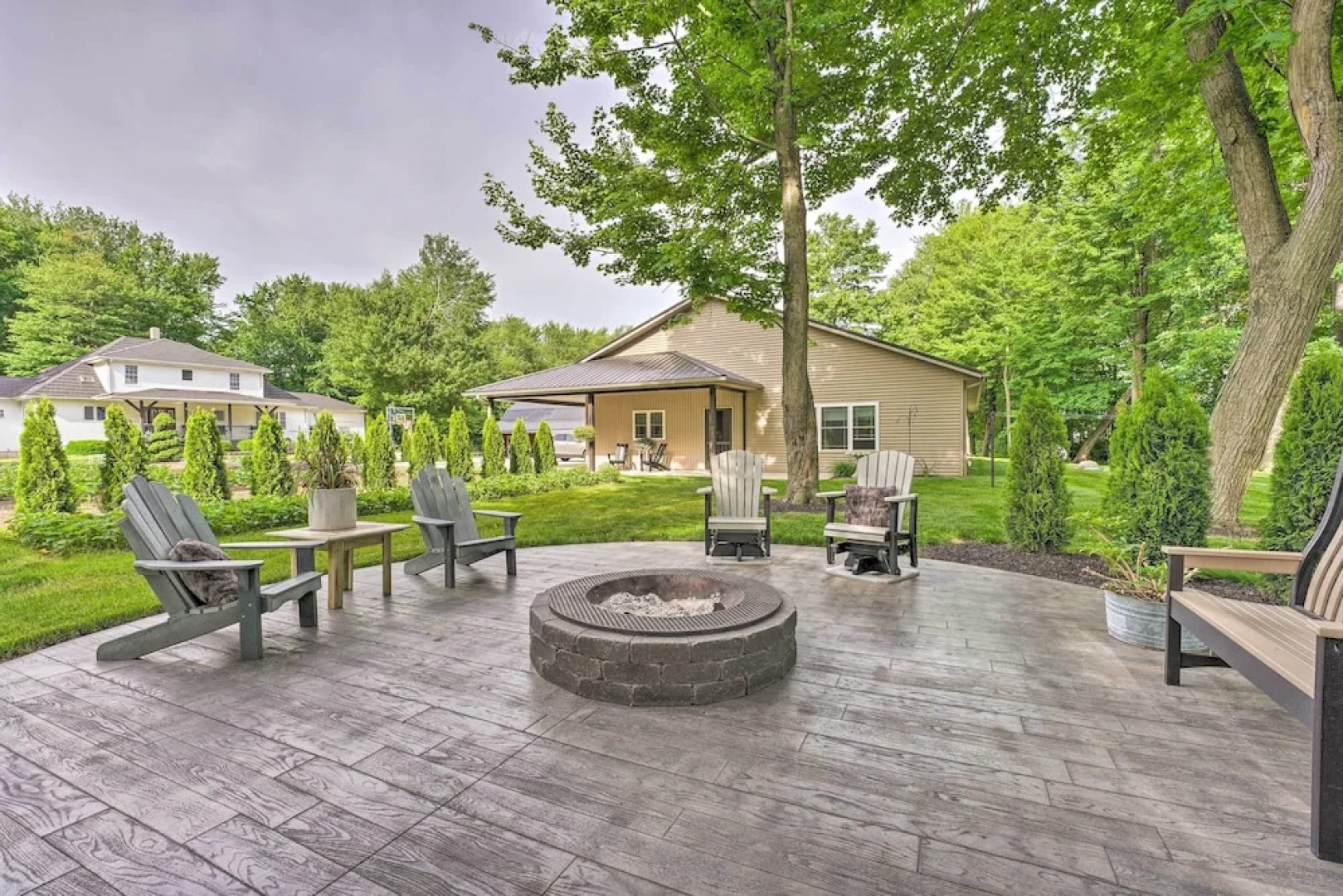 Shipshewana Guest House With Fire Pit!