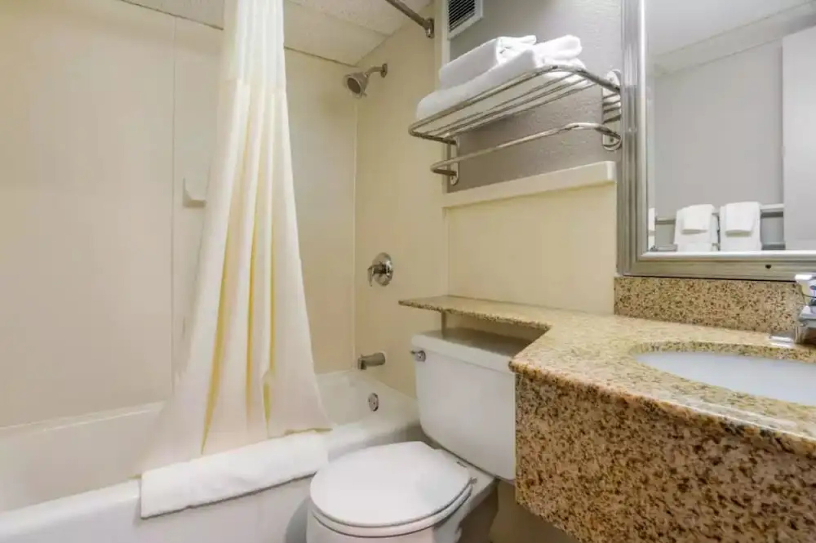 Charming Ensuite Rooms in NEW CUMBERLAND