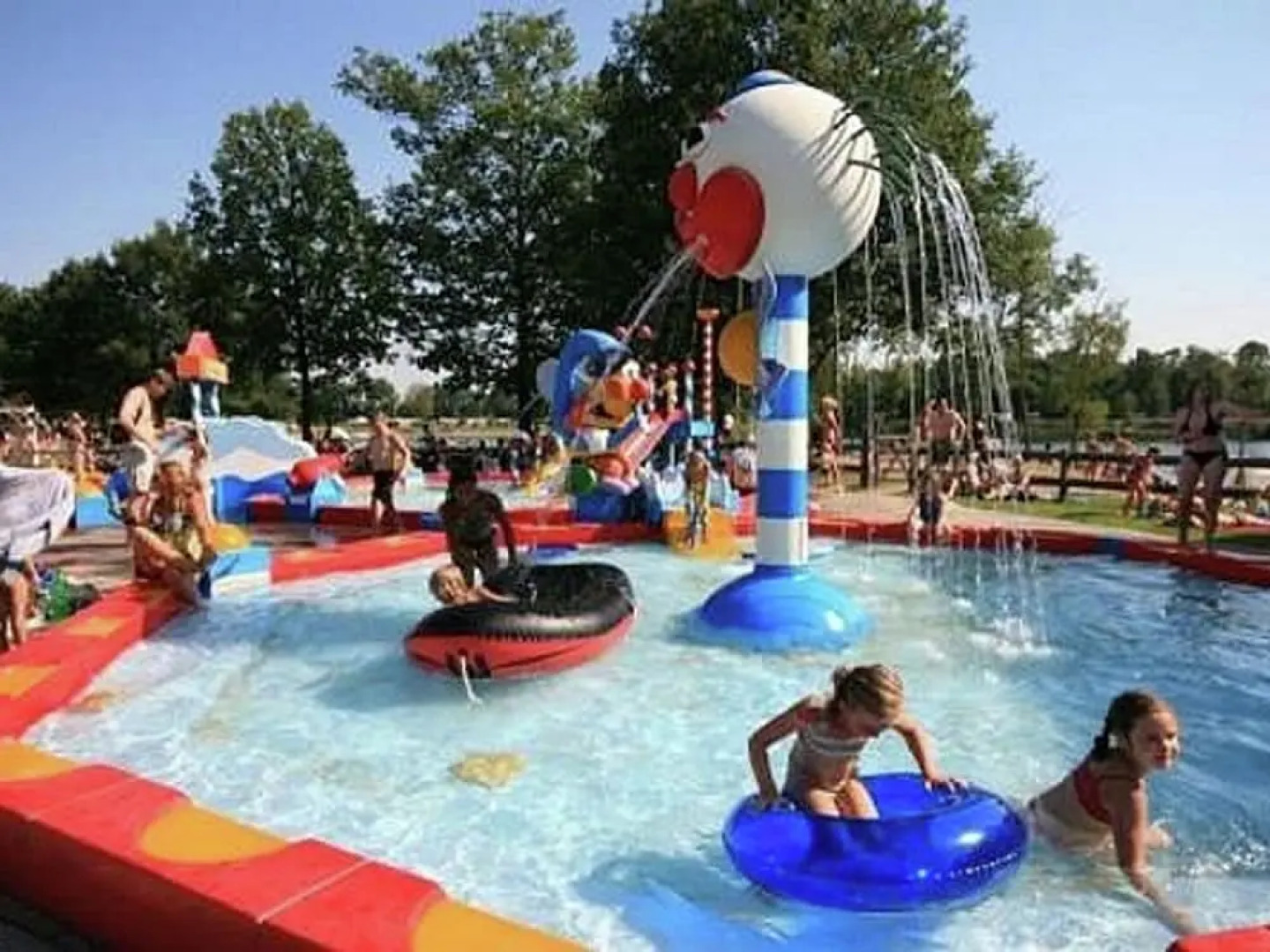 Wooden Chalet 30 km From Maastricht