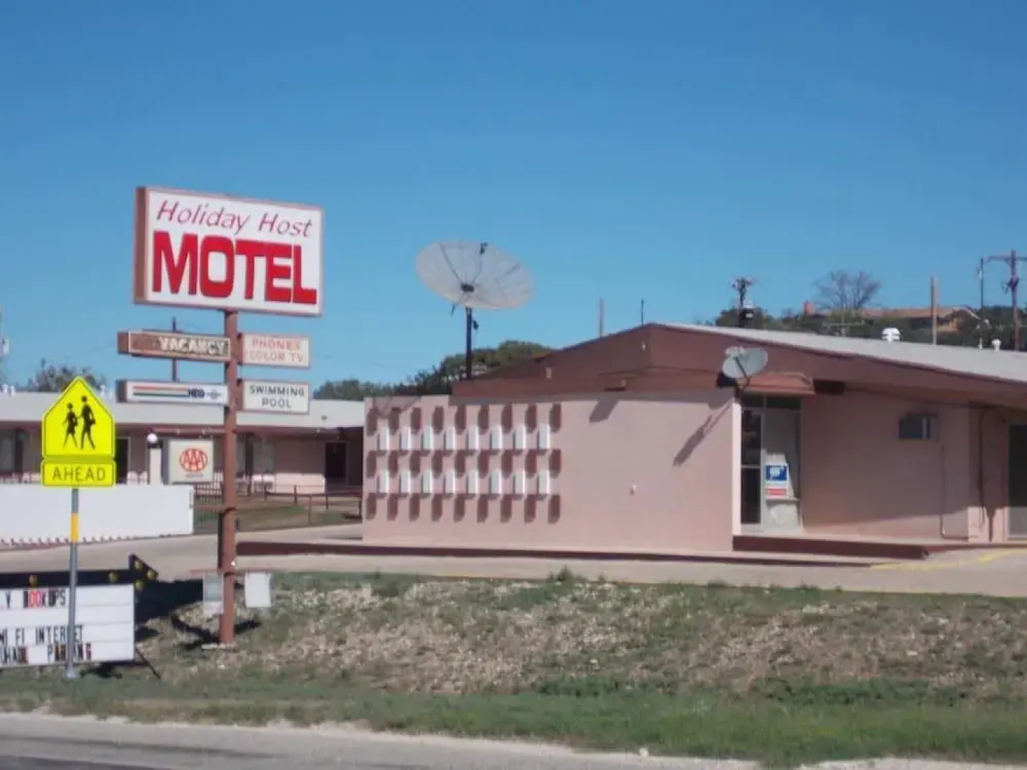 Holiday Host Motel