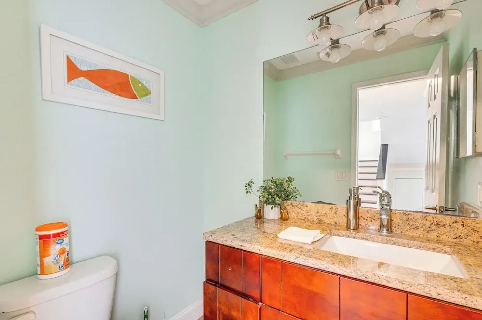 4 Mi to Busch Gardens: Lovely Tampa Home!