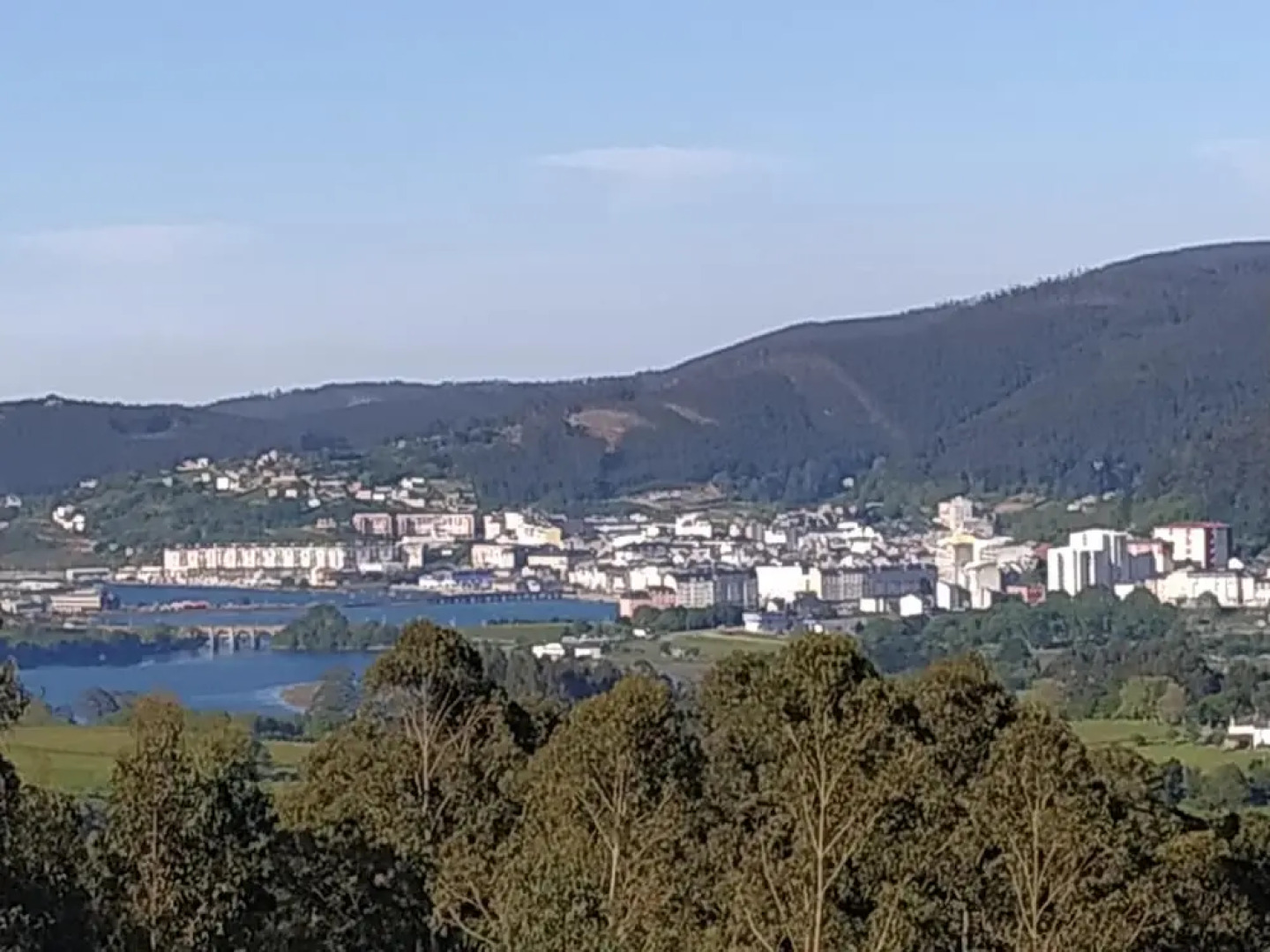 Apartment With 2 Bedrooms in Viveiro, With Wonderful Mountain View, Enclosed Garden and Wifi Near the Beach