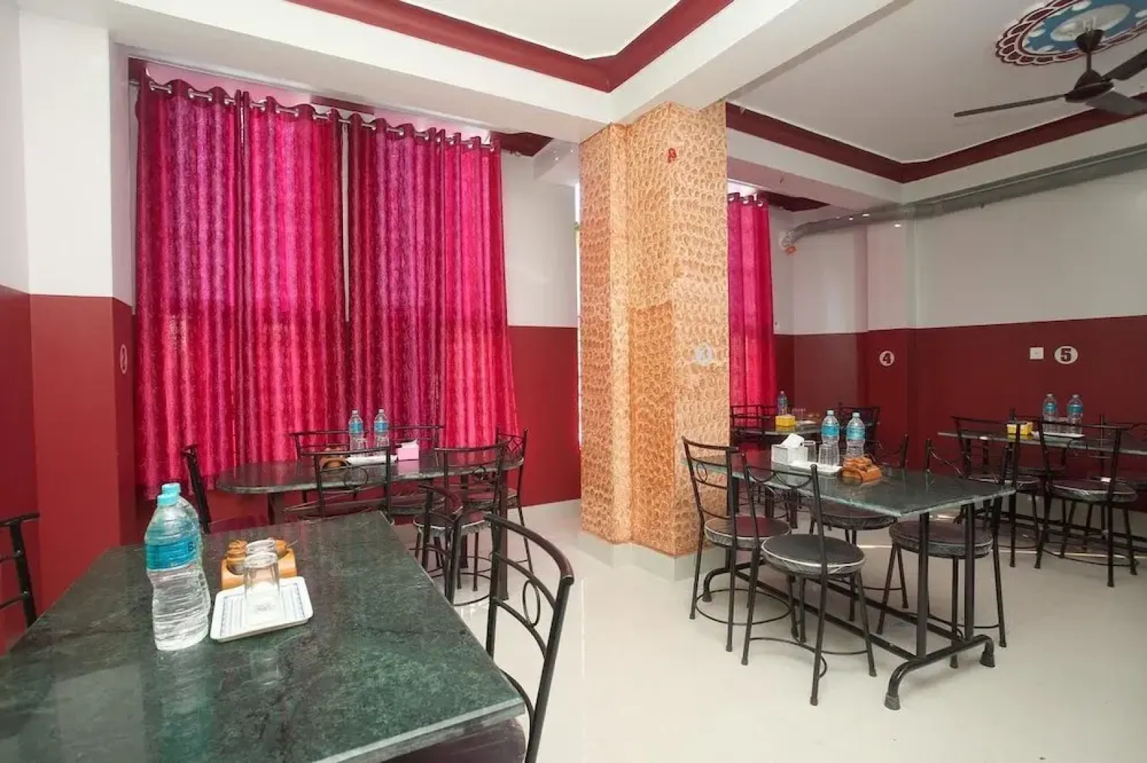 OYO 712 Hotel Radison One And Lodge