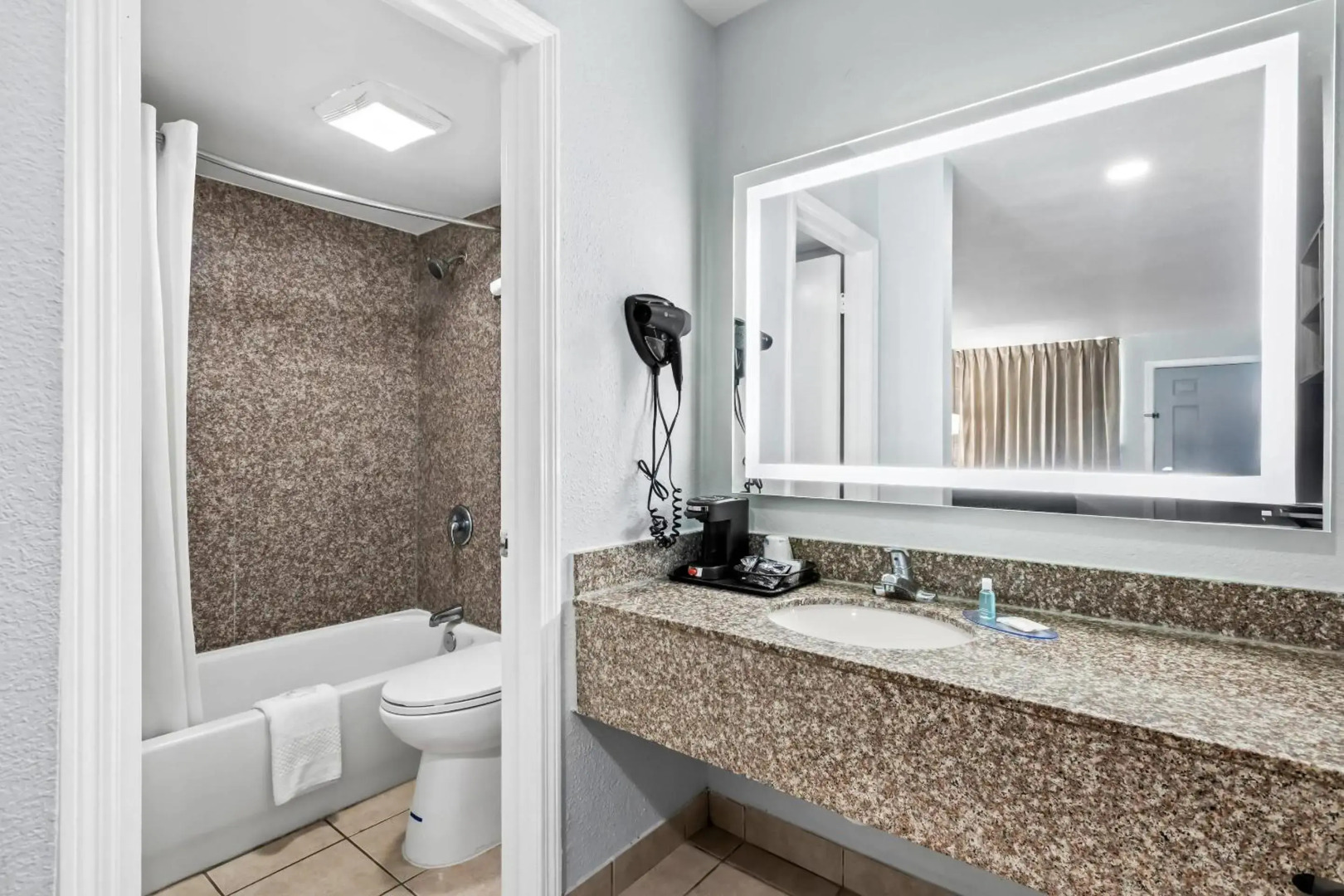 Travelodge by Wyndham New Orleans West Harvey Hotel