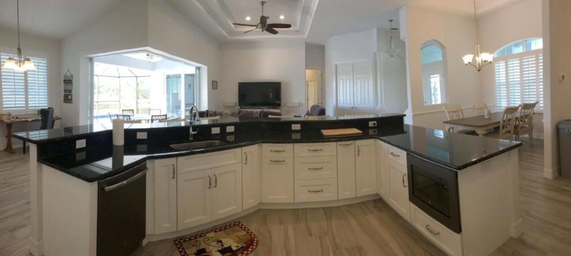 Florida Secret - Private Villa with heated pool - sleeps 8