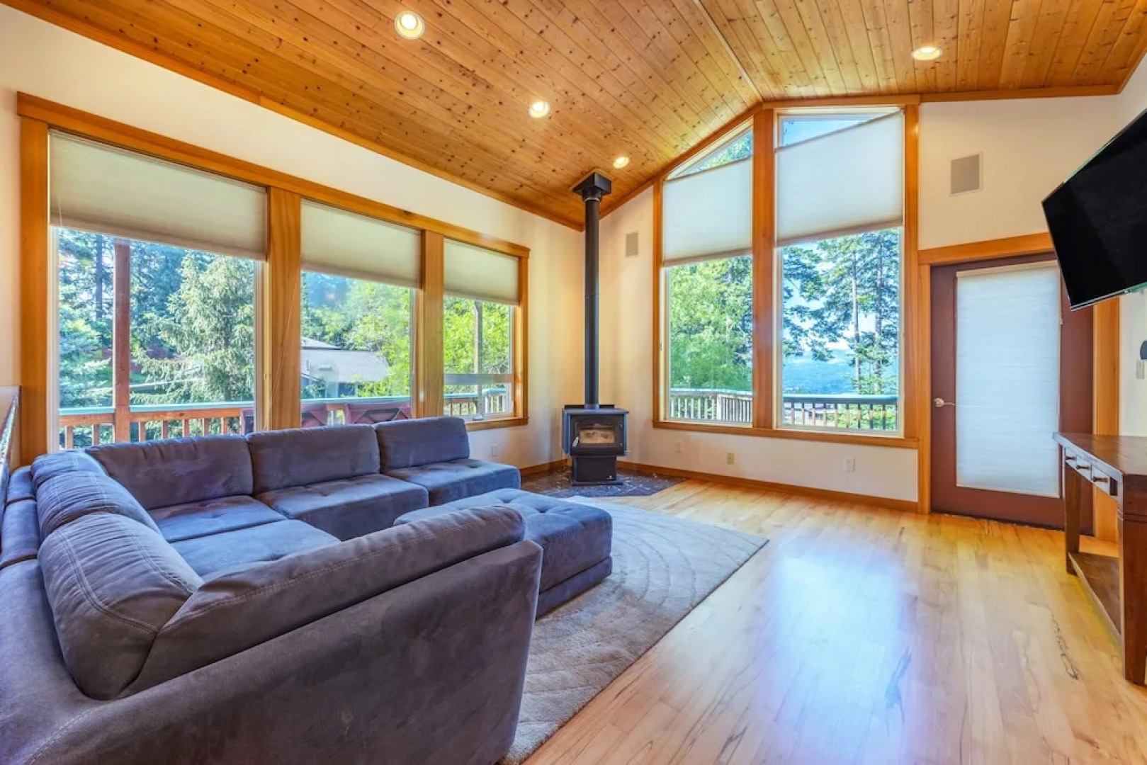 White Stag 4 Bedroom Home by RedAwning