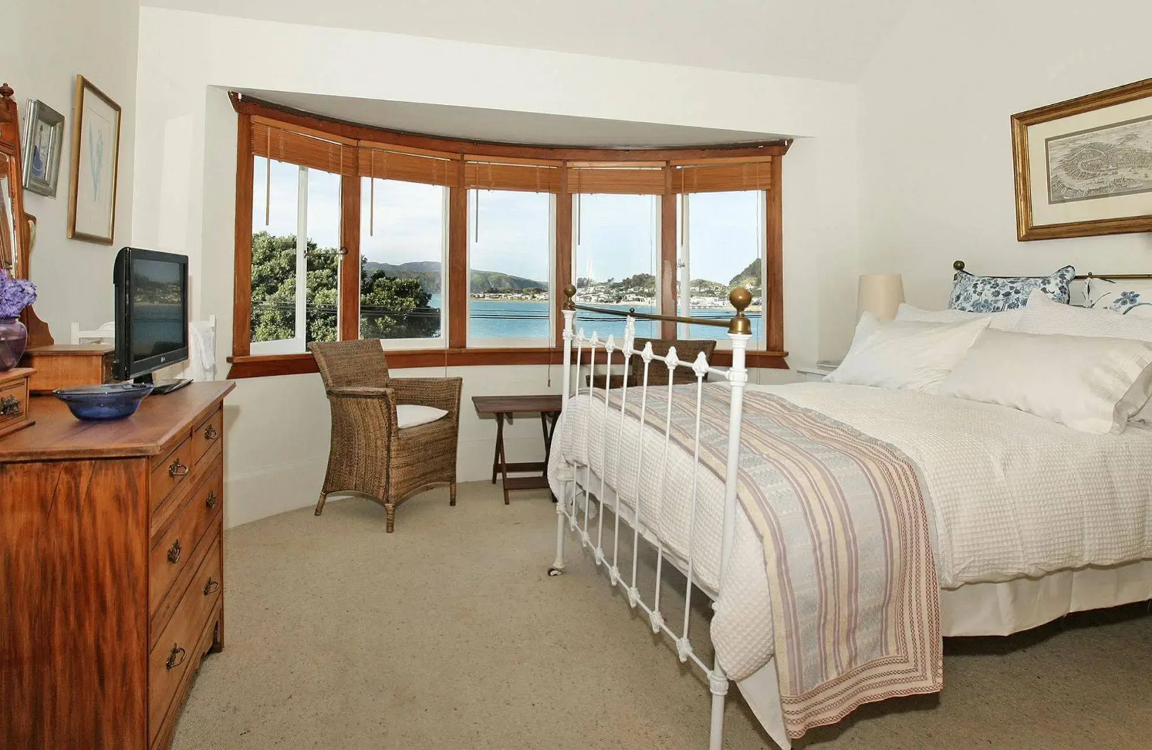 Beachfront Wellington Bed and Breakfast