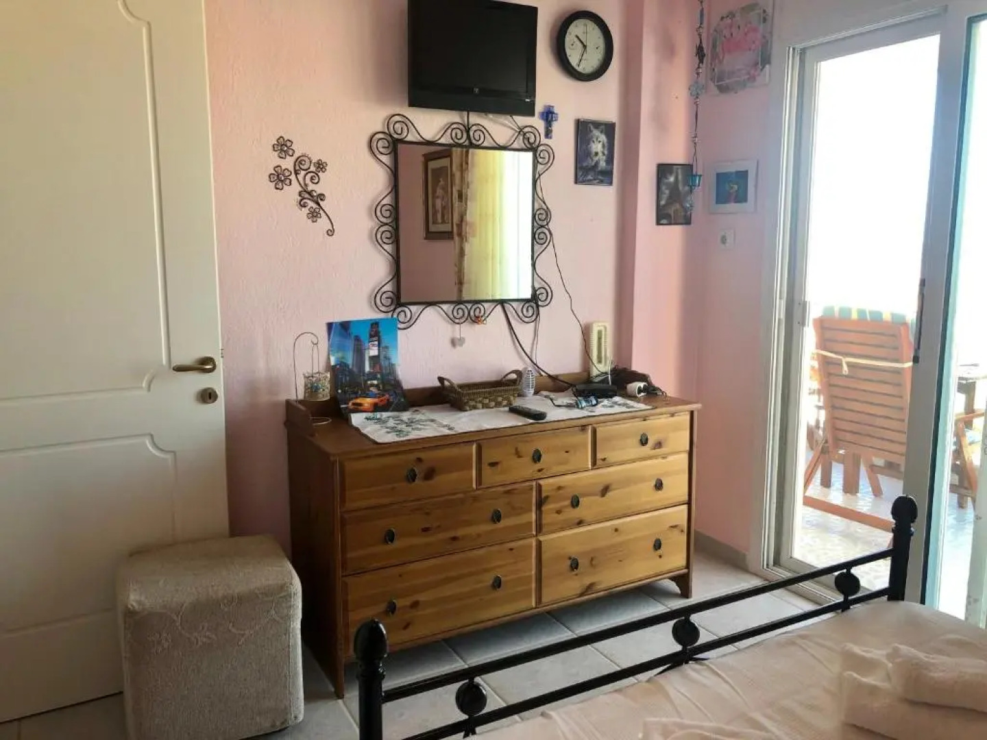 Gerakini 2BR Apt with Shared Pool