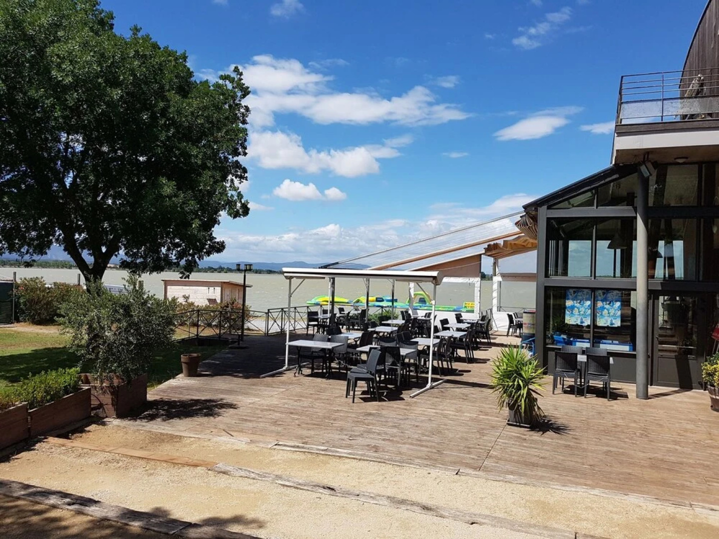 Villa with air-con, heated pool, jacuzzi, fenced garden and kids play equipment