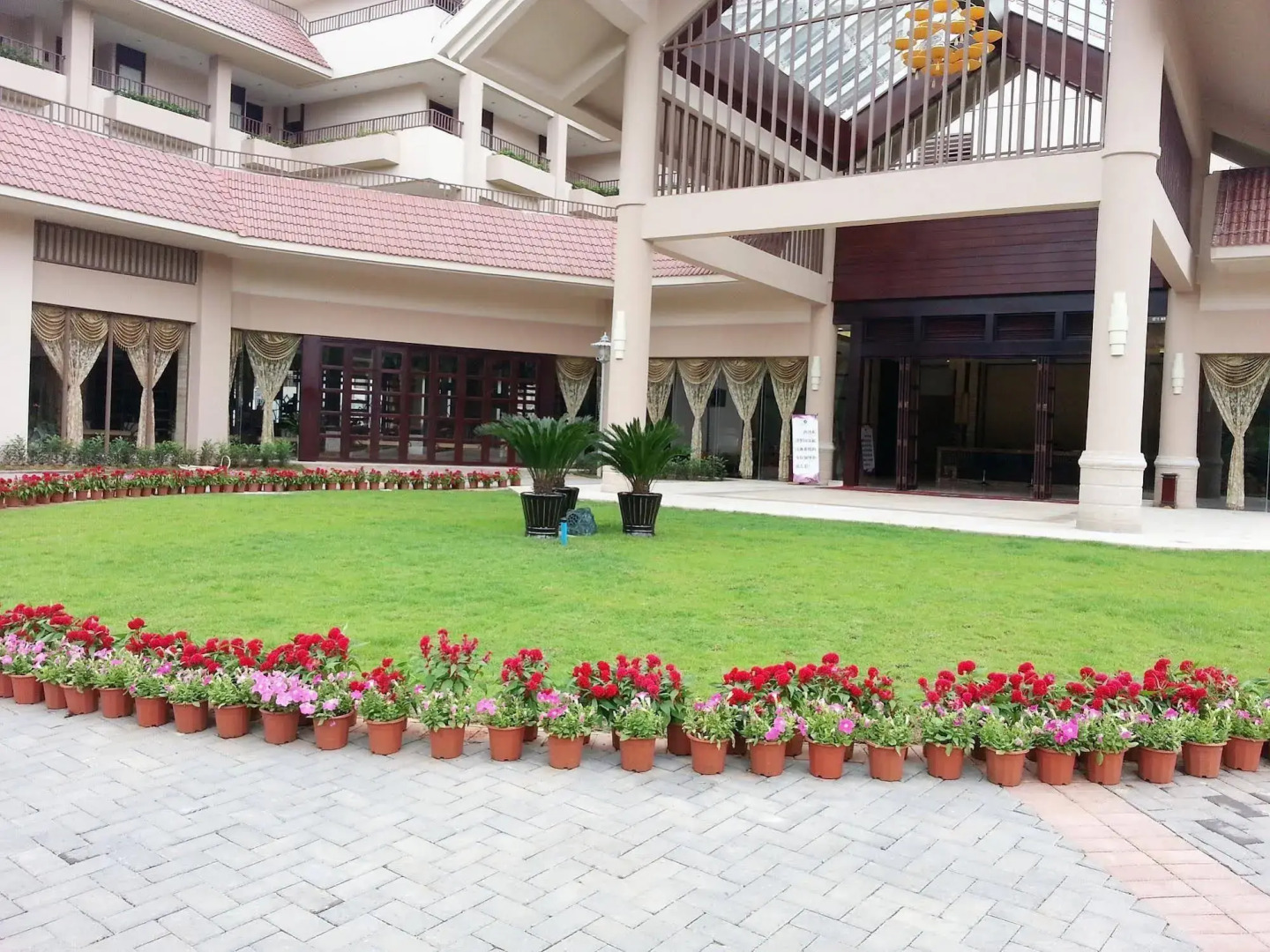 Coconut Grove Herton Sea View Hotel