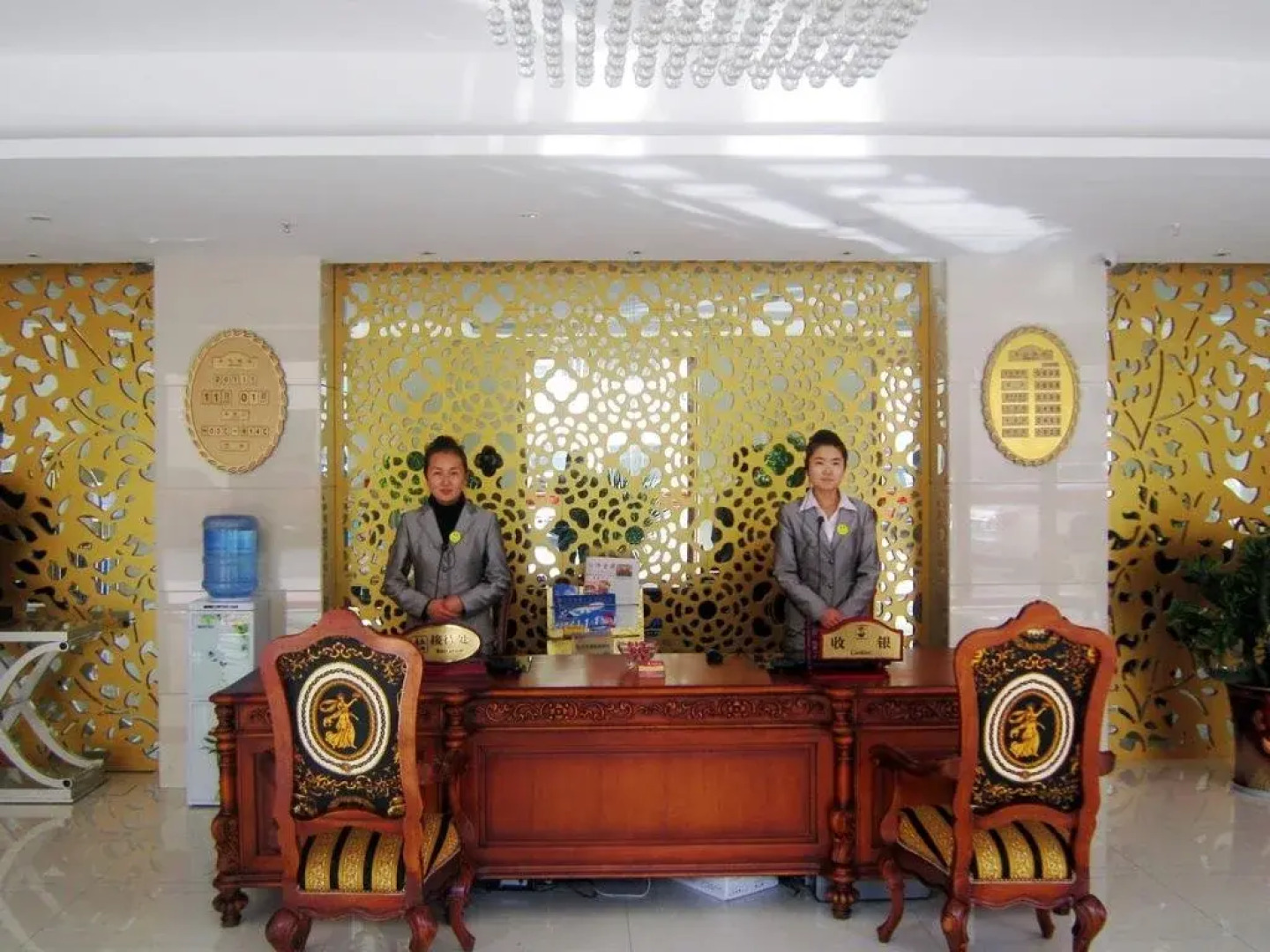 Zhongwei Grand Hotel