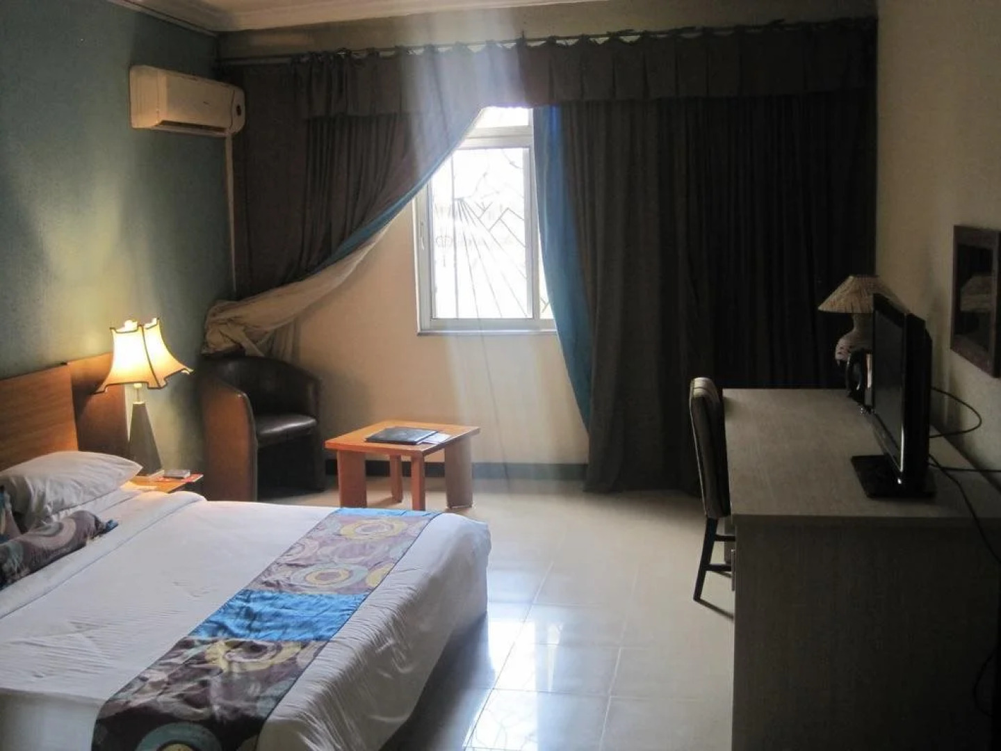 Axari Hotel & Suites