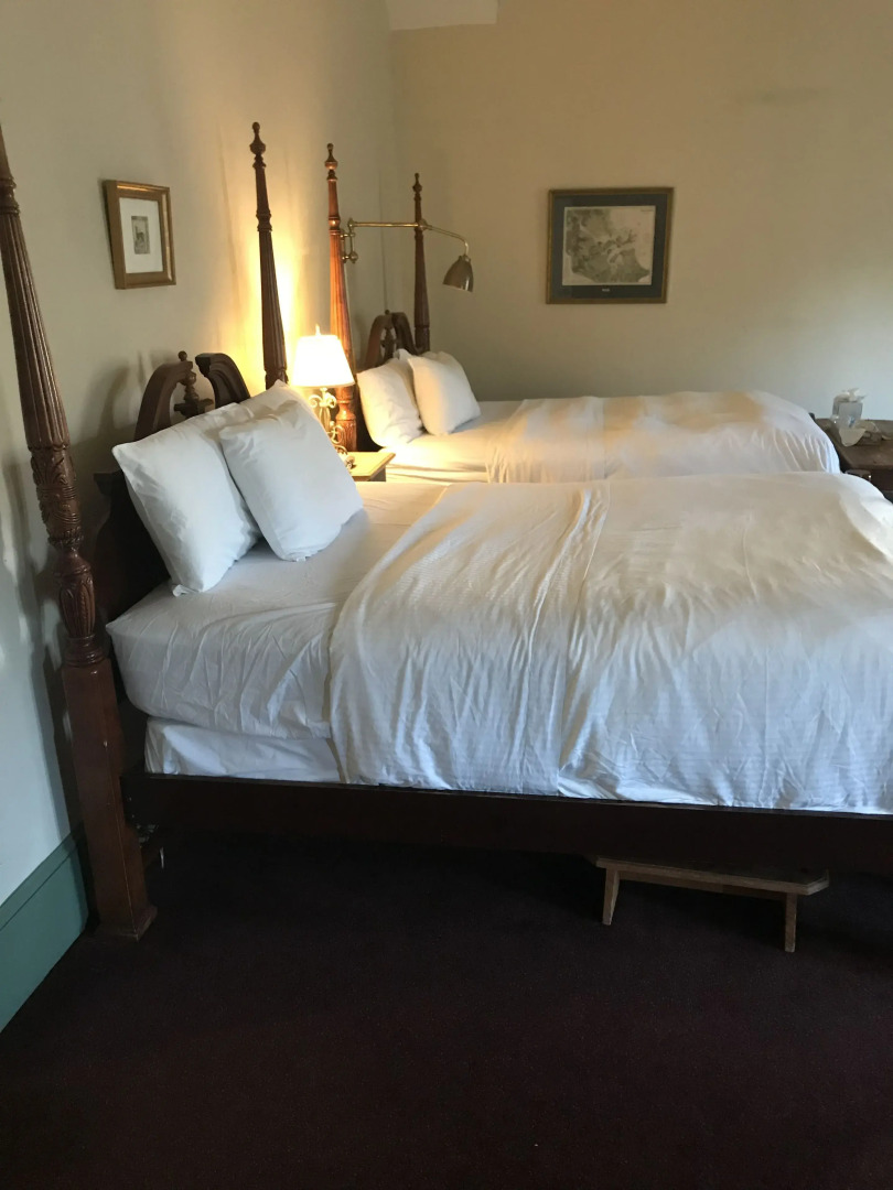 The Red Lion Inn Resort 1704