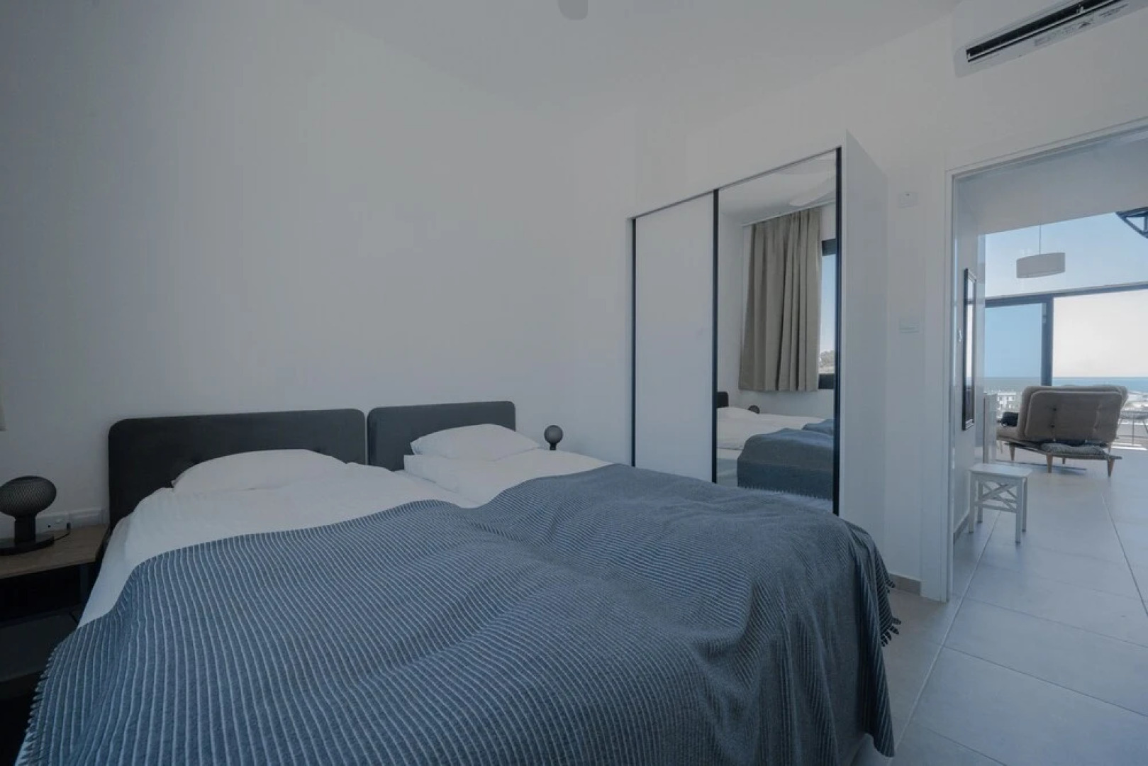 Modern and Spacious Apartment With Beautiful Roof Terrace and sea View