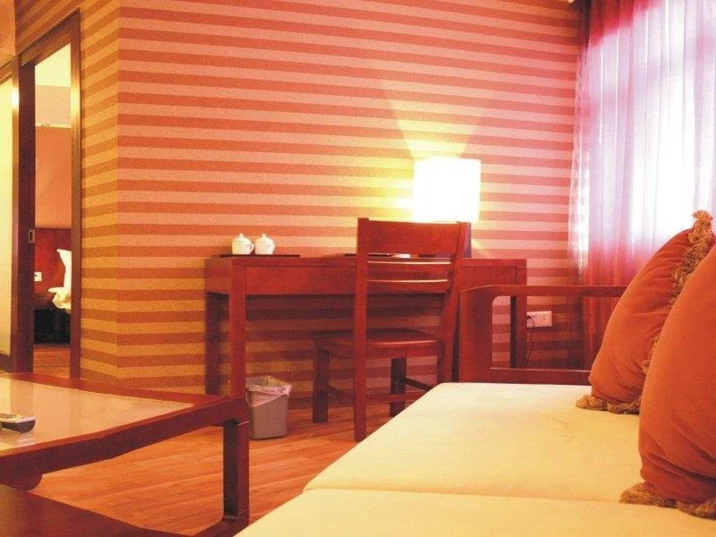 Phoenix Tree Business Hotel