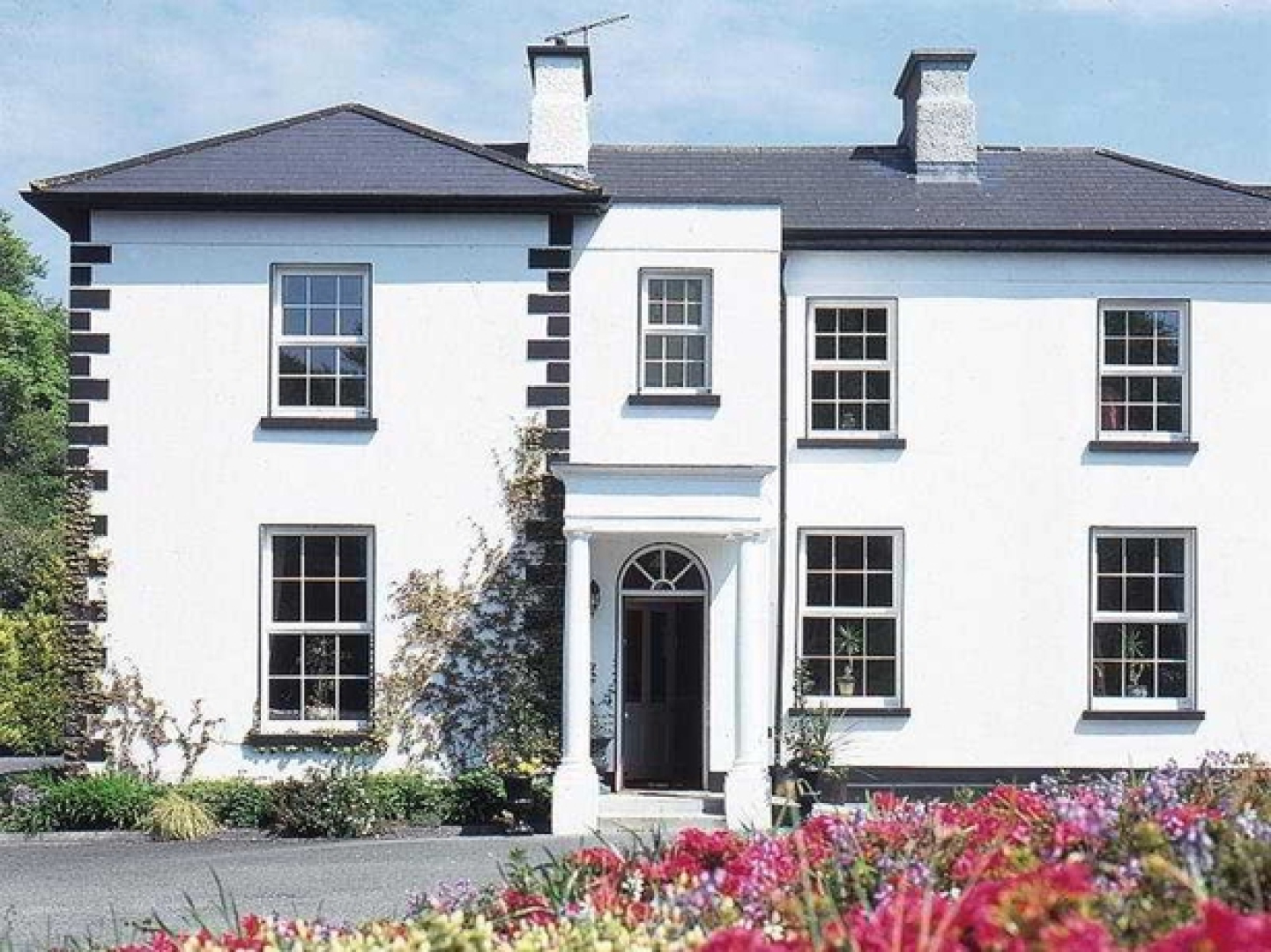 Ross Lake House Hotel