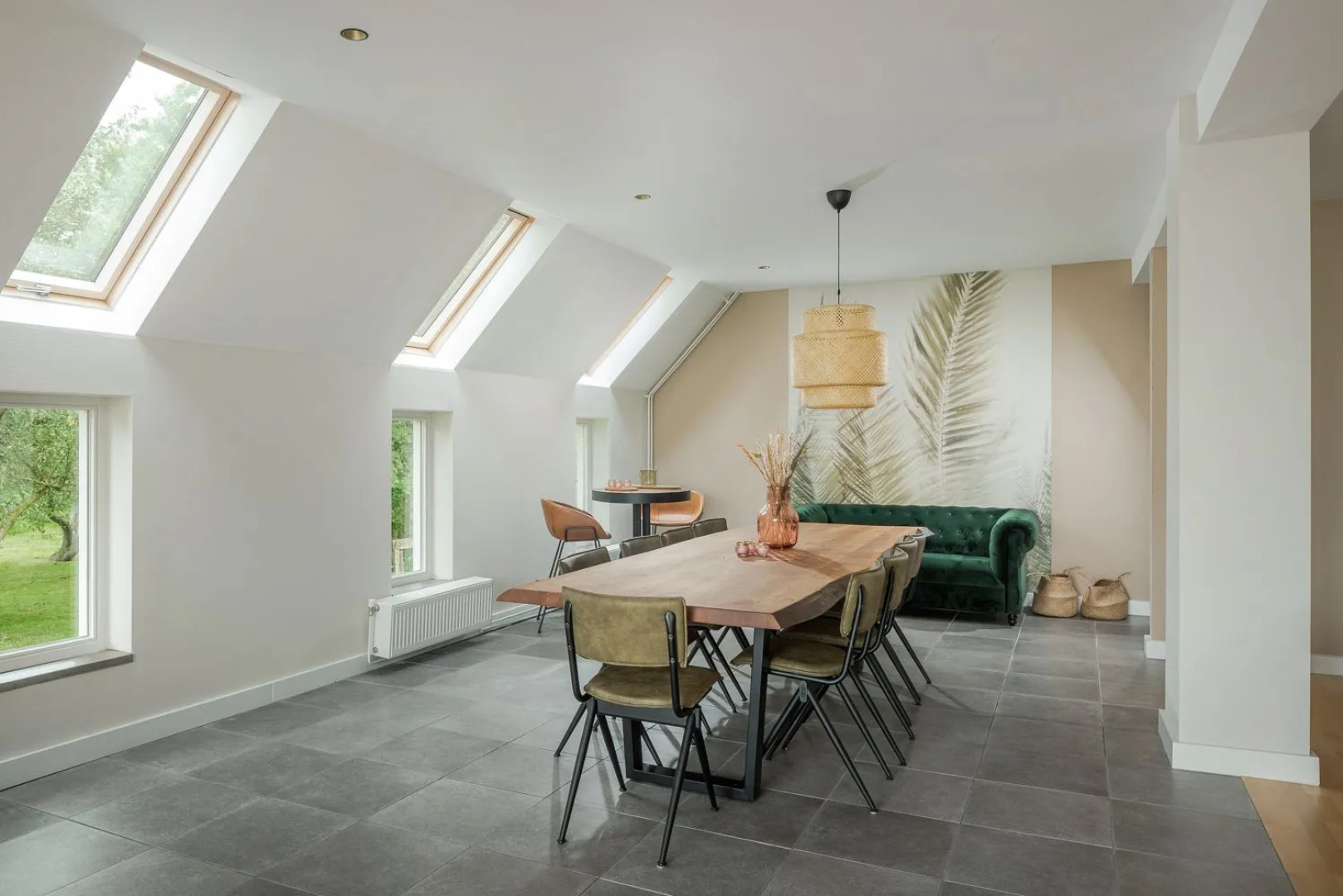 Large fully renovated farmhouse with indoor Swim spa and Sauna