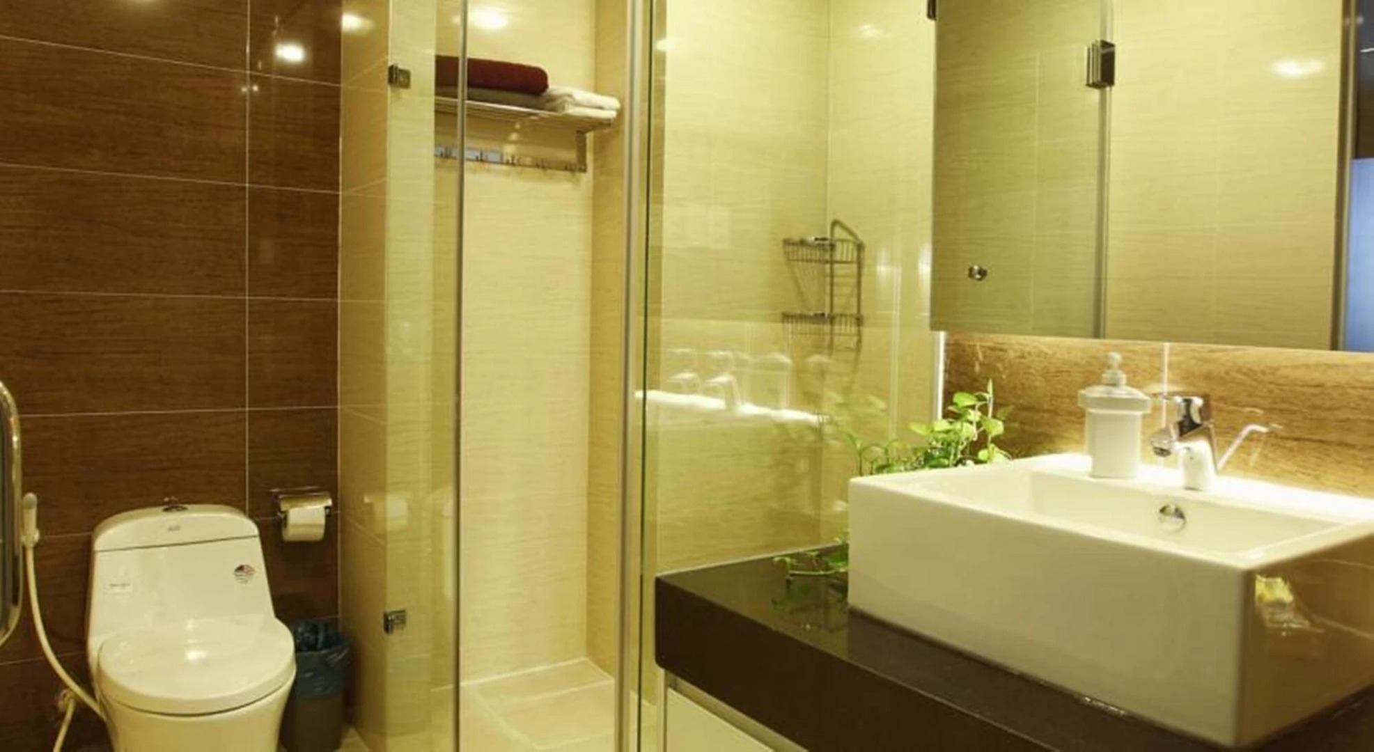 Yellow House Saigon Hotel