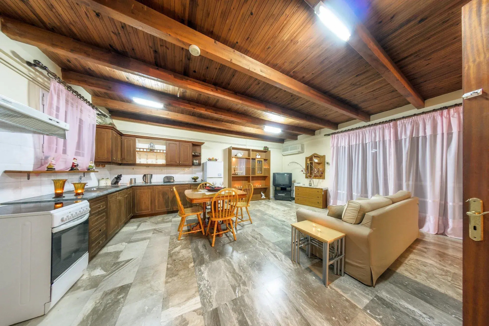 Borsalino Studios & Apartments