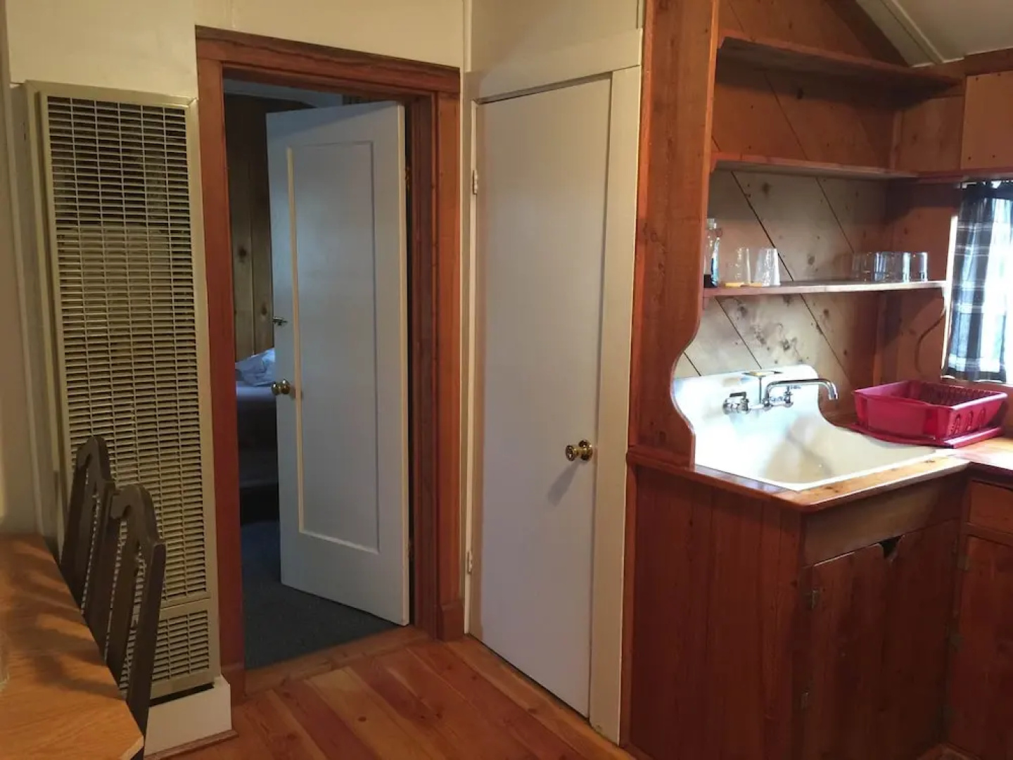 Whistling Swan Motel