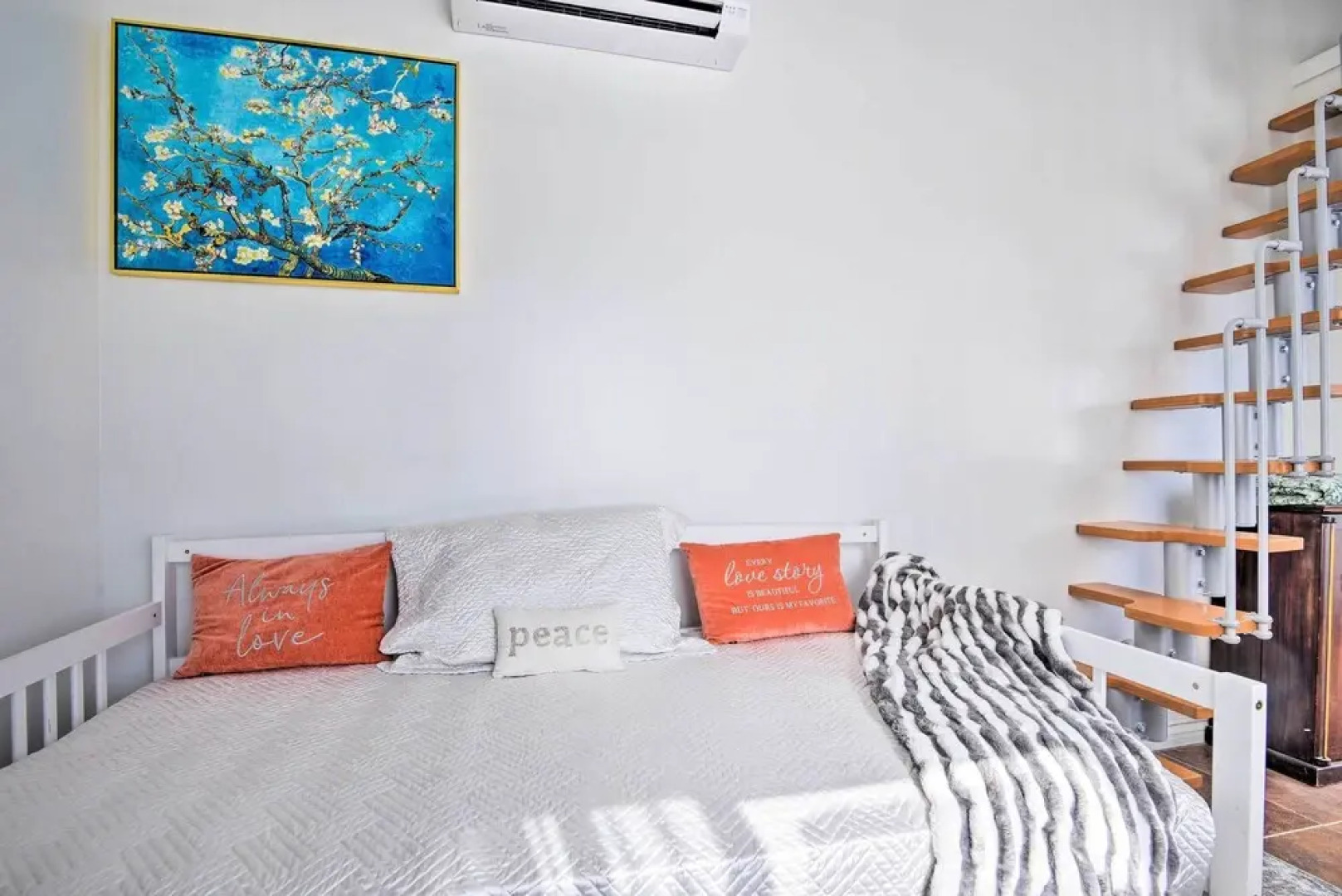 Chatsworth Studio w/ Mountain Views!