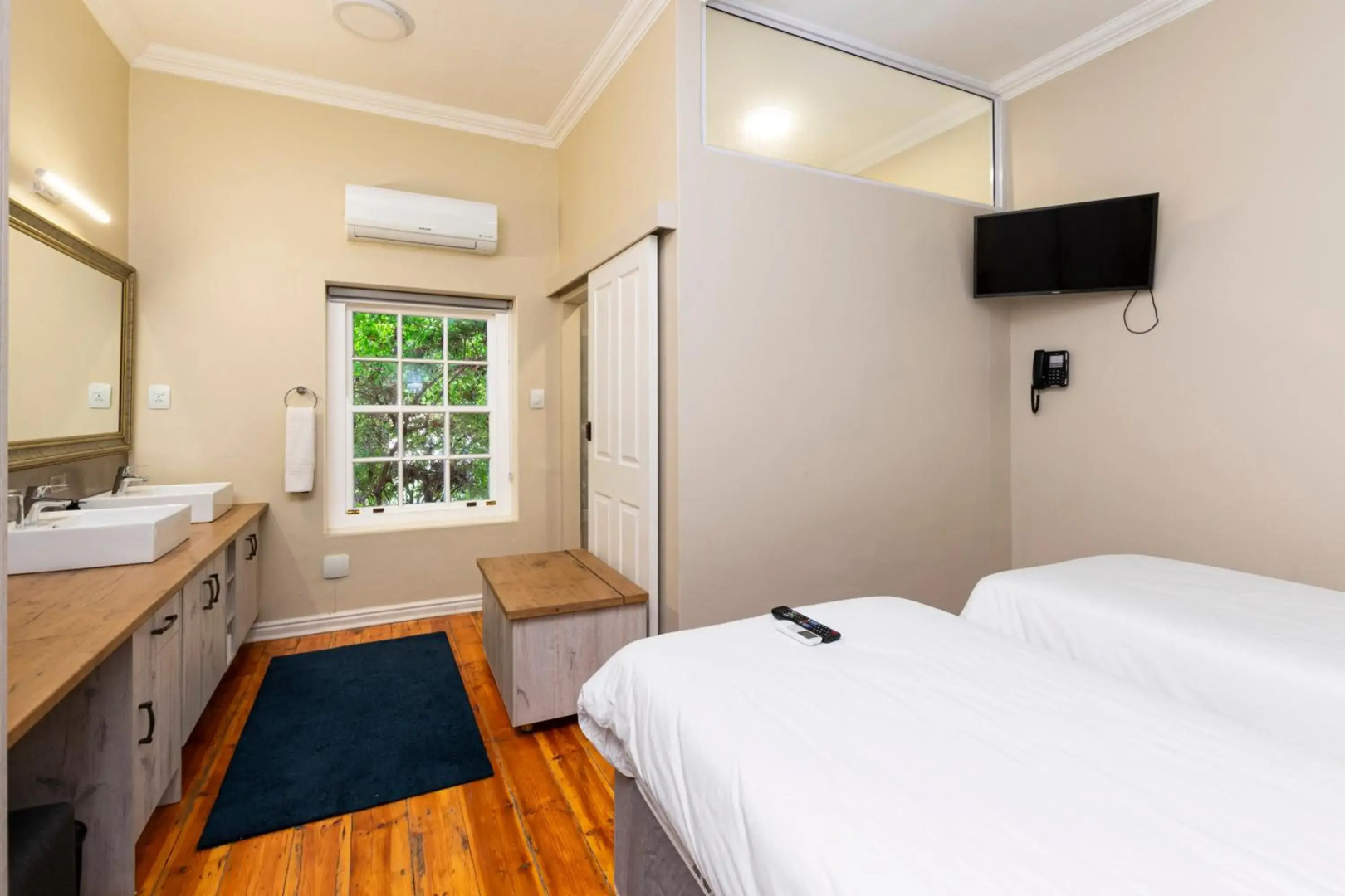 Queen’s Hotel by BON Hotels