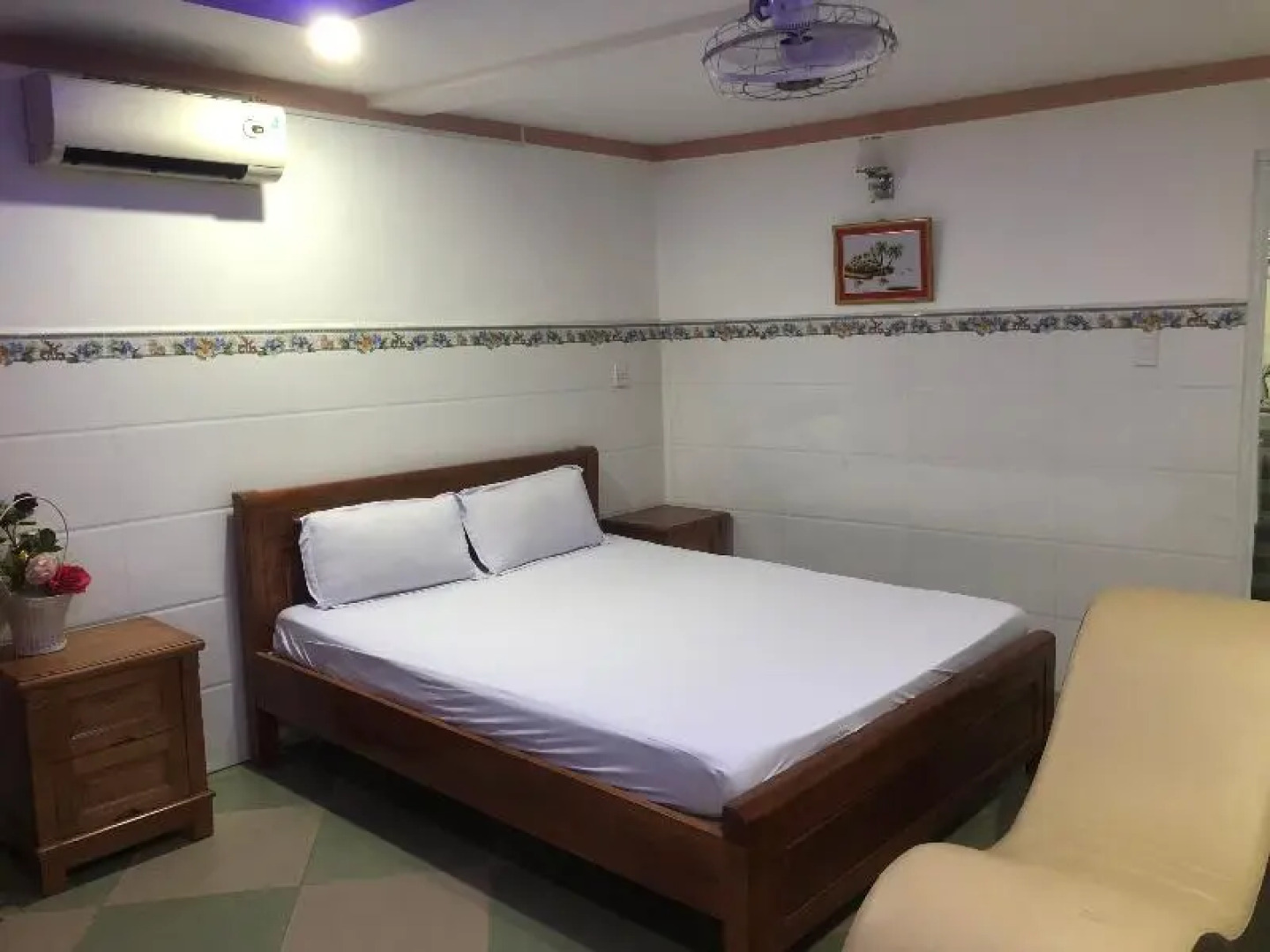 Hoa Ban Hotel by ZUZU