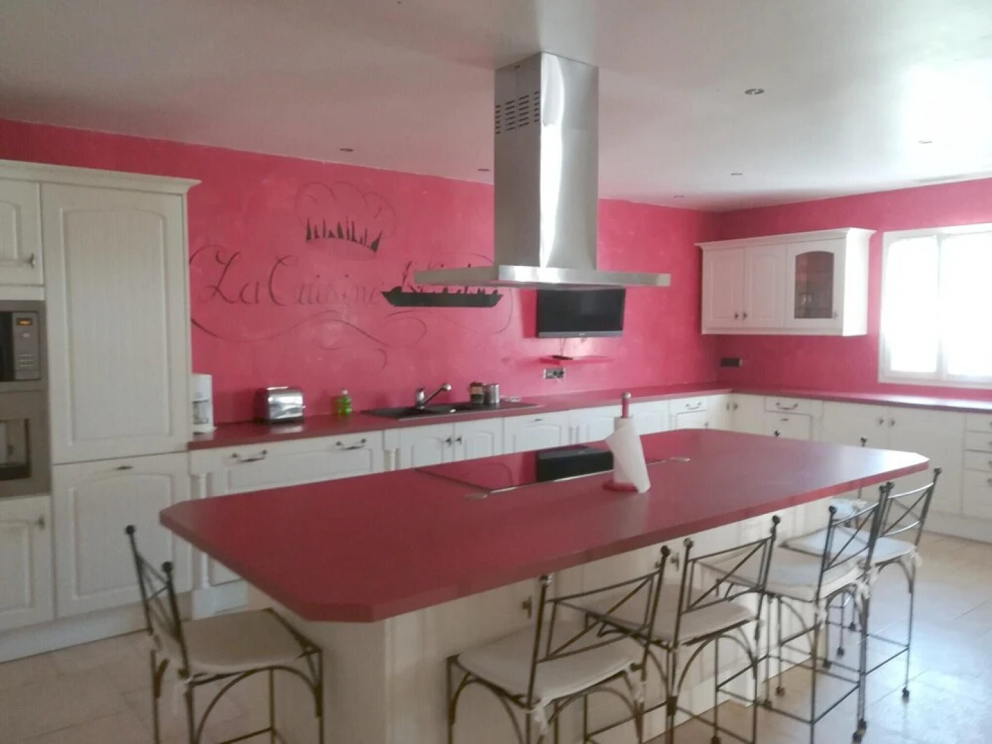 Villa With 3 Bedrooms in La Mole, With Wonderful Mountain View, Indoor