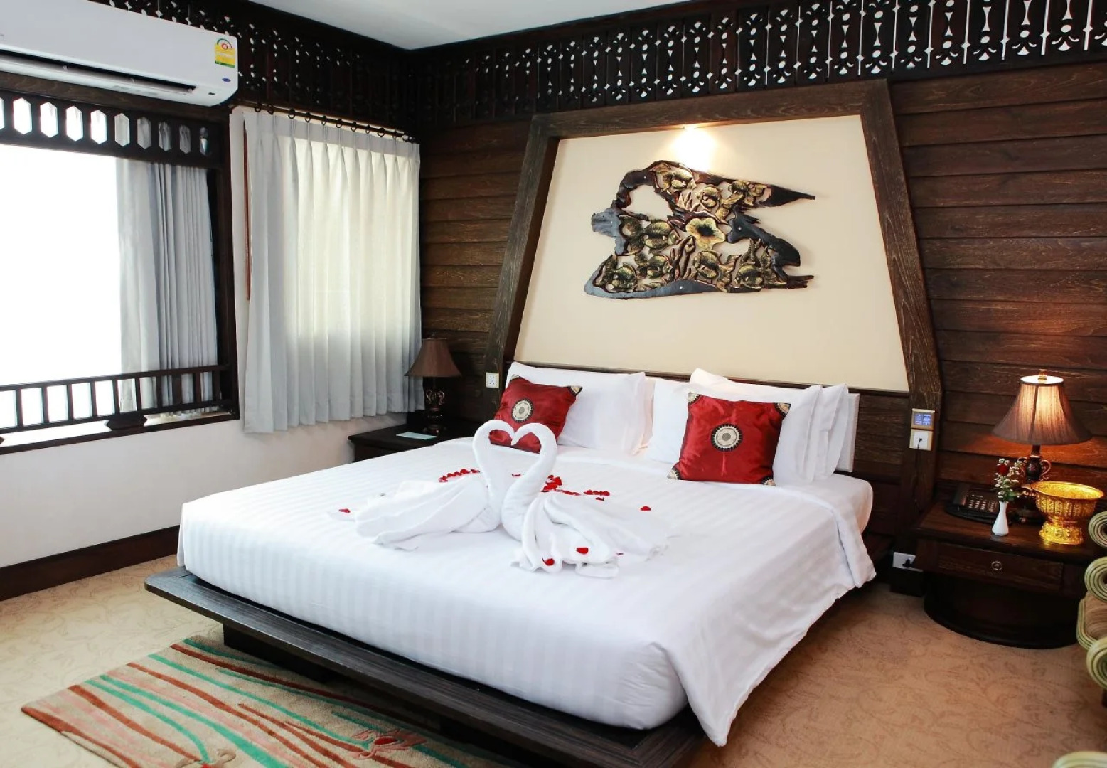 Ruean Phae Royal Park Hotel