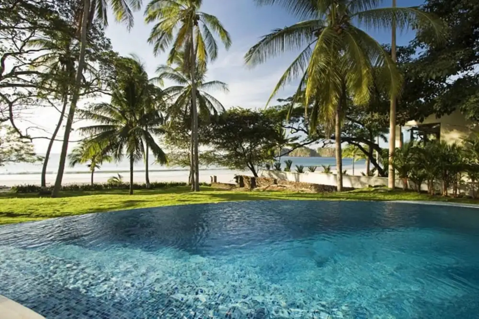 Luxurious Beachfront Mansion with a Stunning Infinity Pool in Playa Flamingo