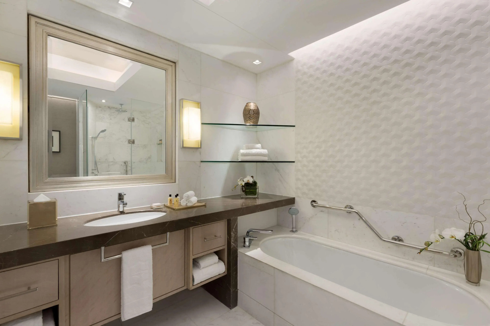 Shangri-La Residences at the Fort, Manila