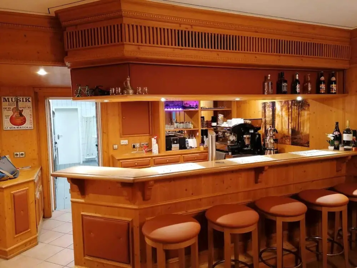 PiPaBu Restaurant & Hotel