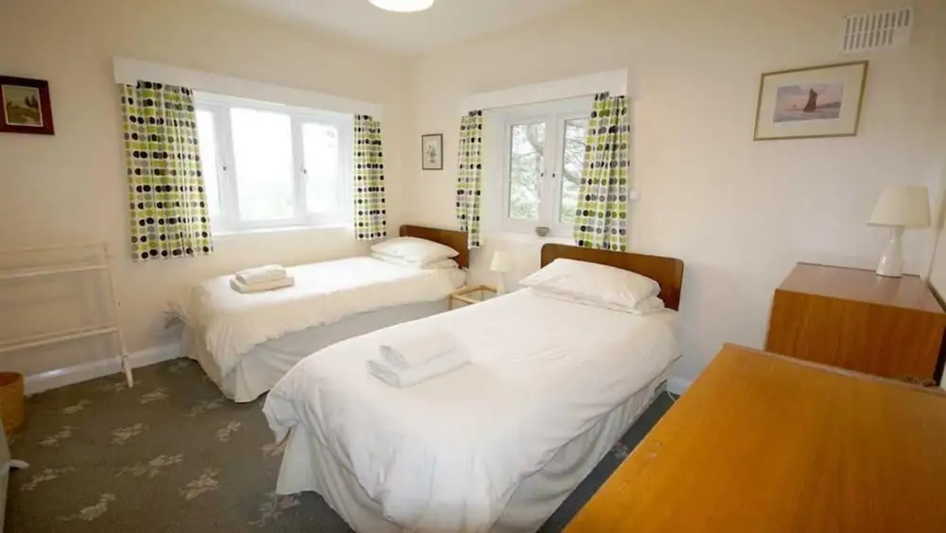 Eryl cottage in Rowen