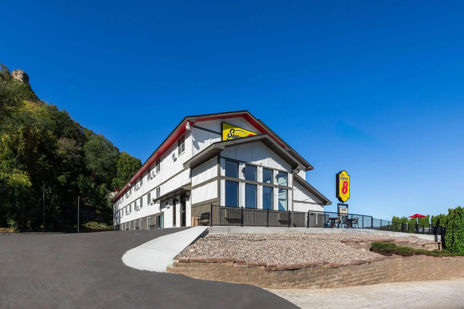 Super 8 by Wyndham Winona MN