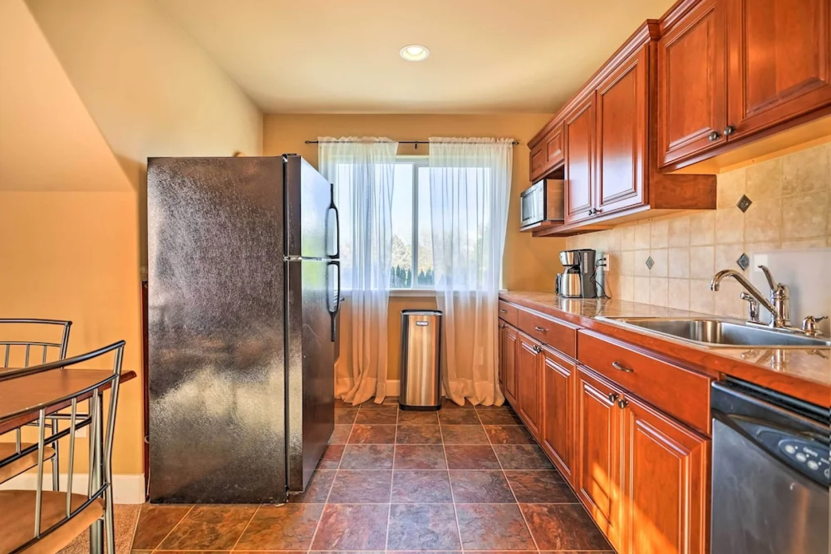 East Wenatchee Apt - 2 Miles From Columbia River!