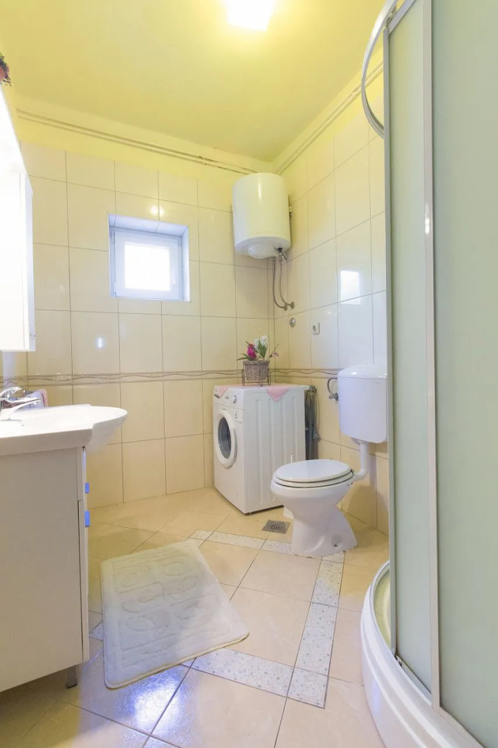 Apartment Vince - free parking: A2 plavi Primosten, Riviera Sibenik