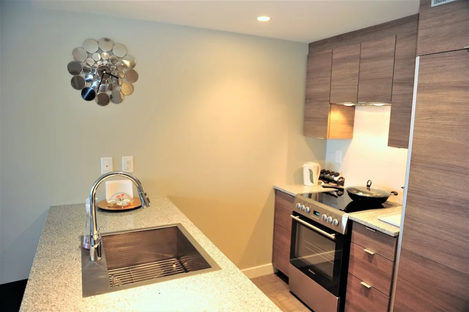 Brand New 1bdr 1den Condo in Vancouver