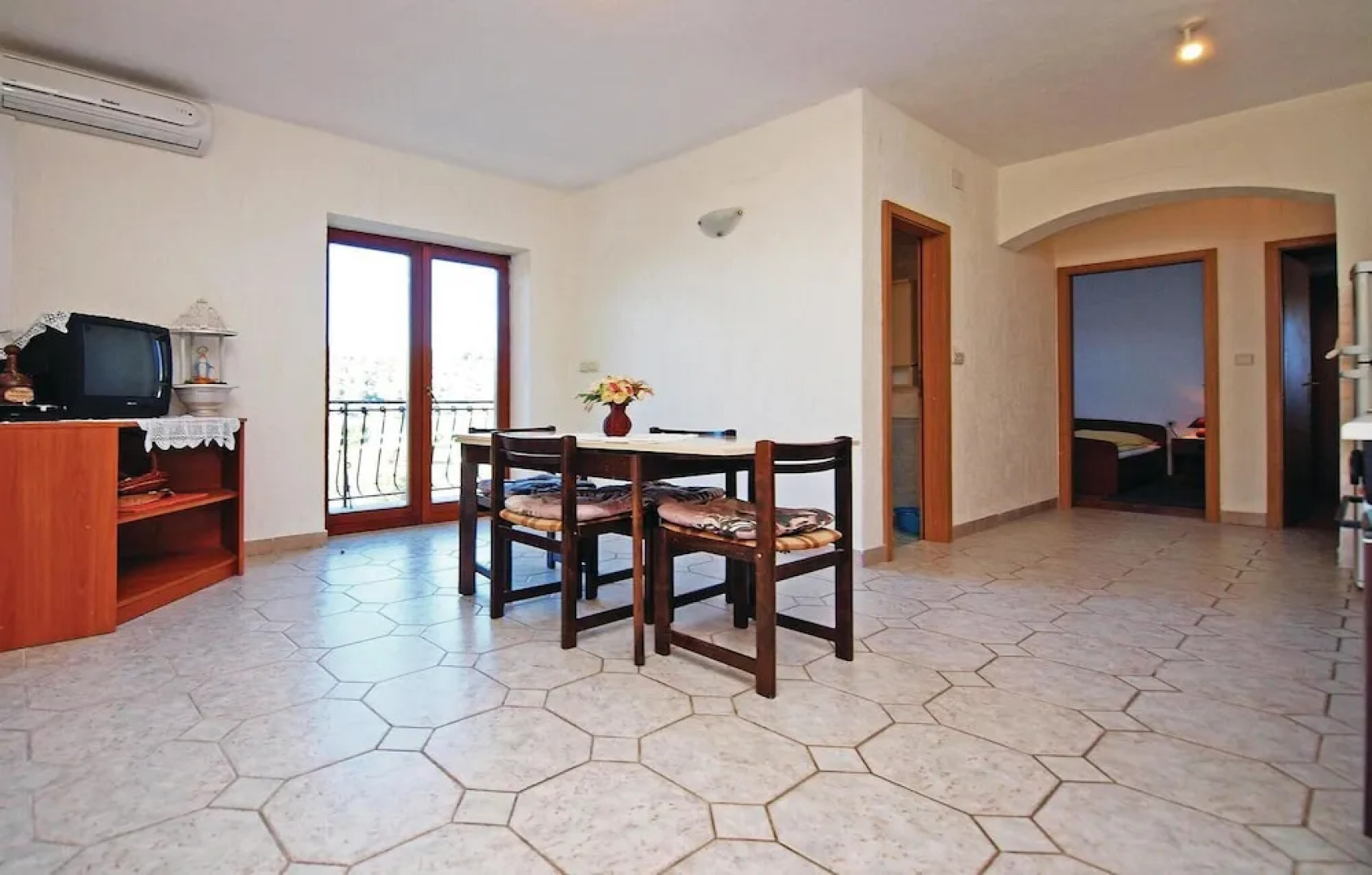 Beautiful Apartment in Jadrtovac With Wifi and 2 Bedrooms