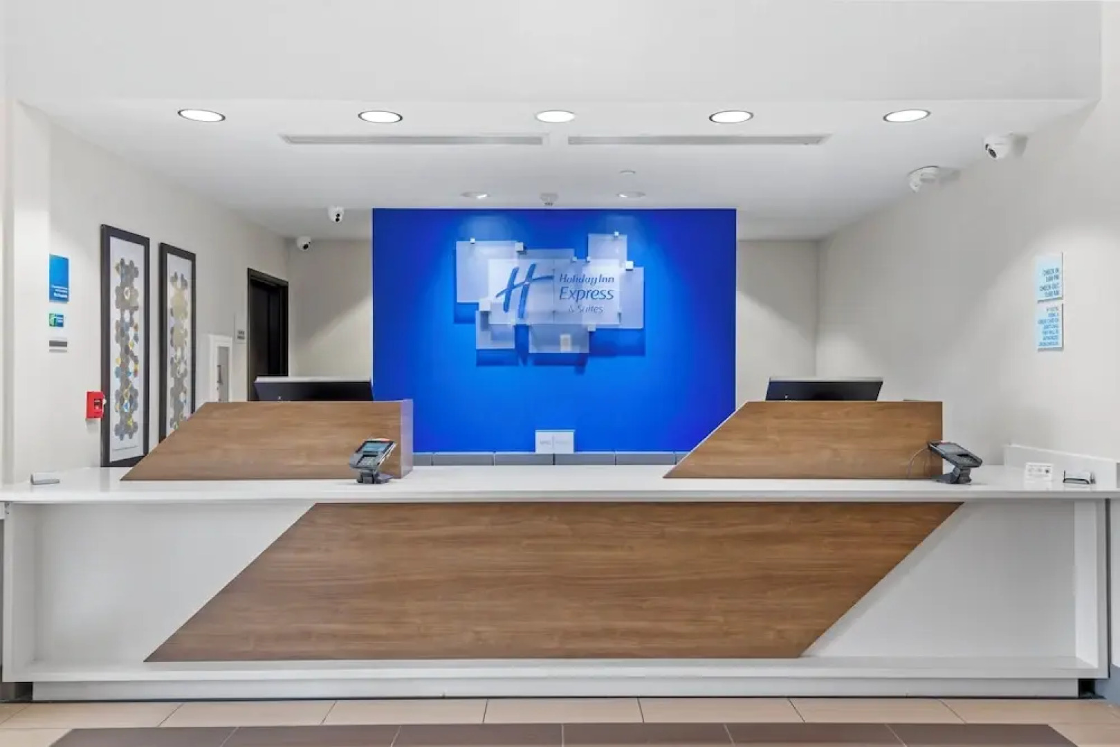 Holiday Inn Express & Suites Tulsa South Bixby