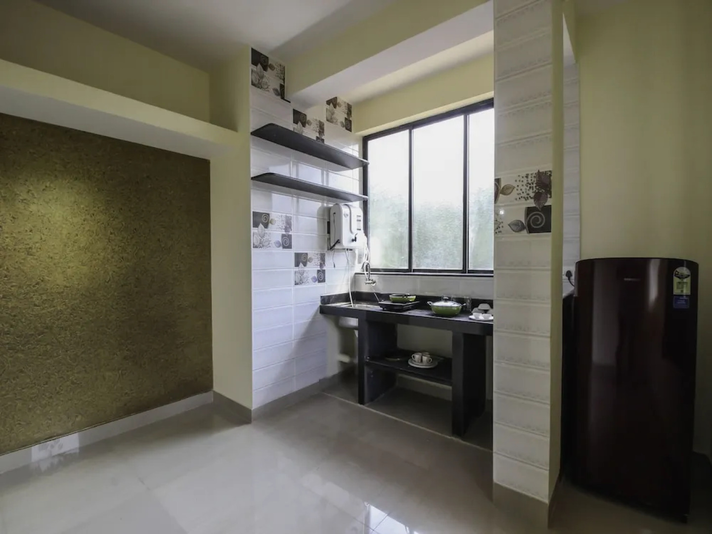 OYO 15927 Home Spacious Studio Reis Margo Fort