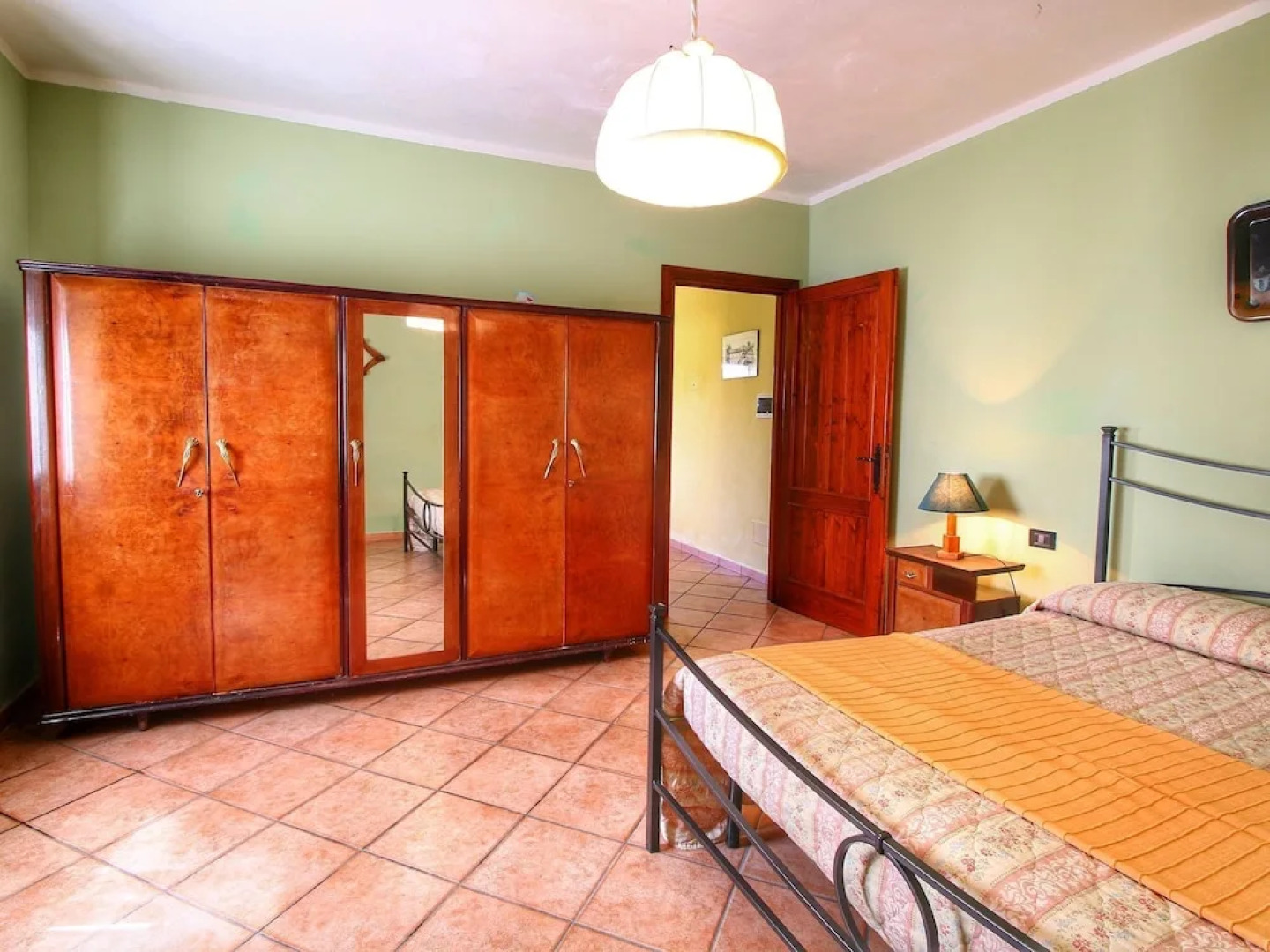 Rustic Apartment in Caprese Michelangelo near Lake